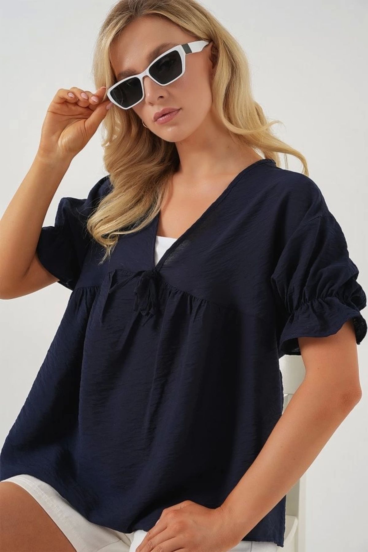 Butik Önü Bağcıklı Kısa Kol Bluz 962 - Lacivert