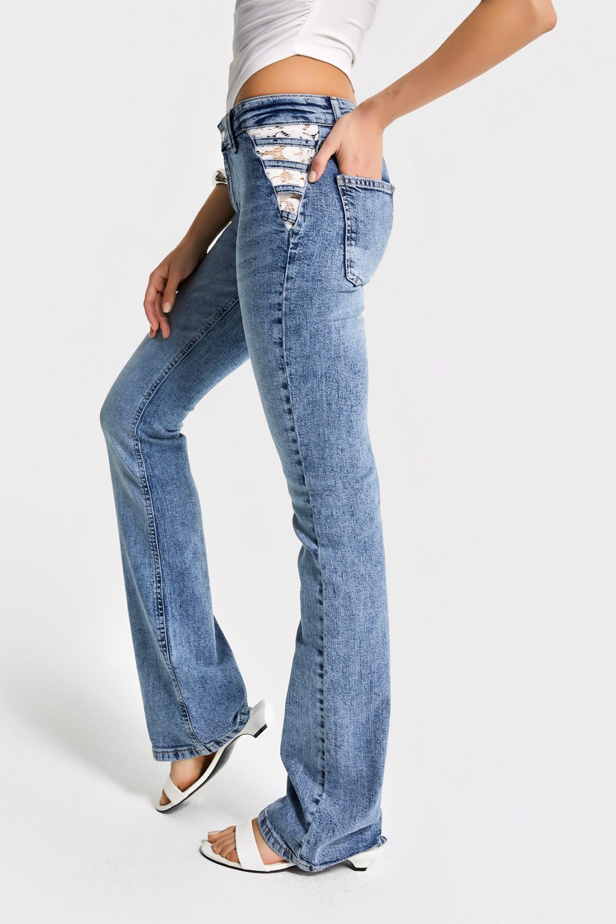 its basic Kadın Mavi Renk 4s5-24 Flare Fit İspanyol Paça Likralı Kumaş Dantel Detaylı Tasarım Denim Jean