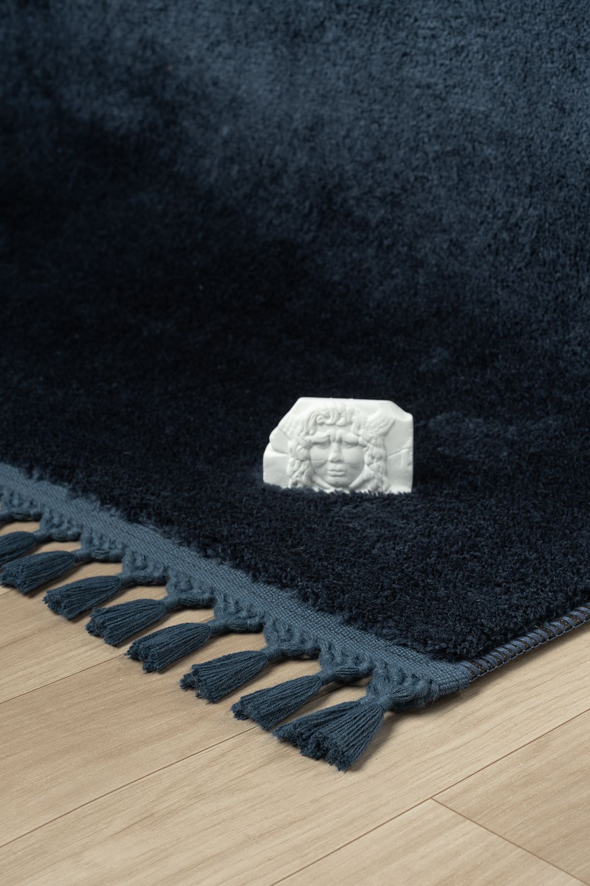 BSB HOME LİVİNG Puffy Mavi Ponpon Saçaklı Peluş Yumuşacık Yıkanabilir Kaymaz Taban Halı Salon,Oturma Odası,Mutfak