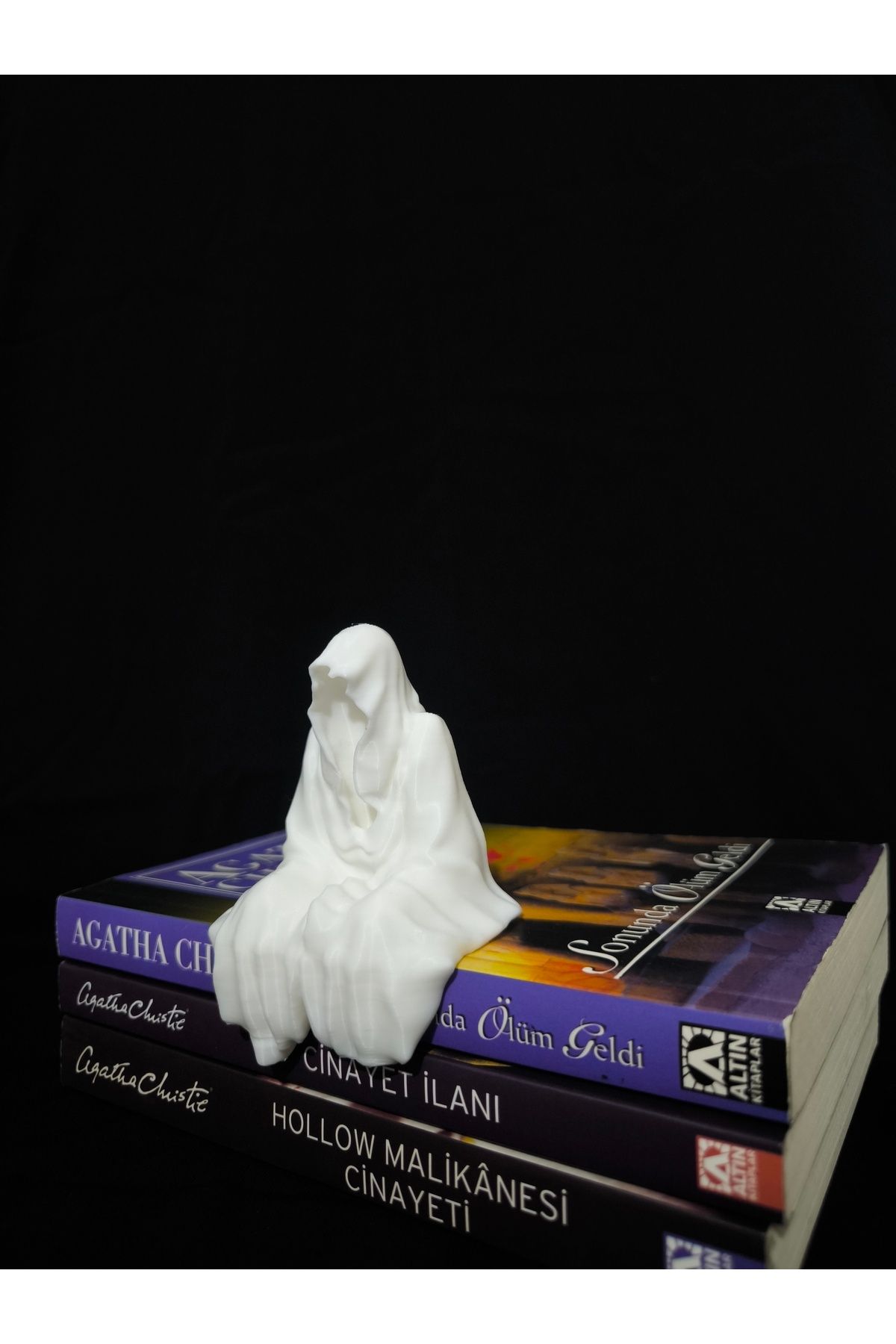 3D Azrail Figürlü Kitaplık