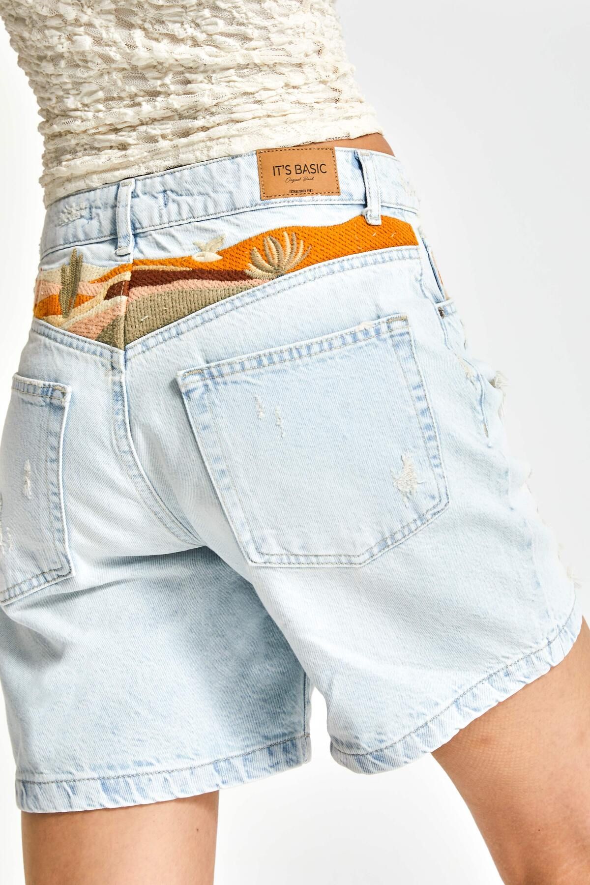 its basic Kadın T.Kot Rengi 12s5-99 Midi Boy Mom Fit Nakış Detaylı %100 Koton Tasarım Denim Şort