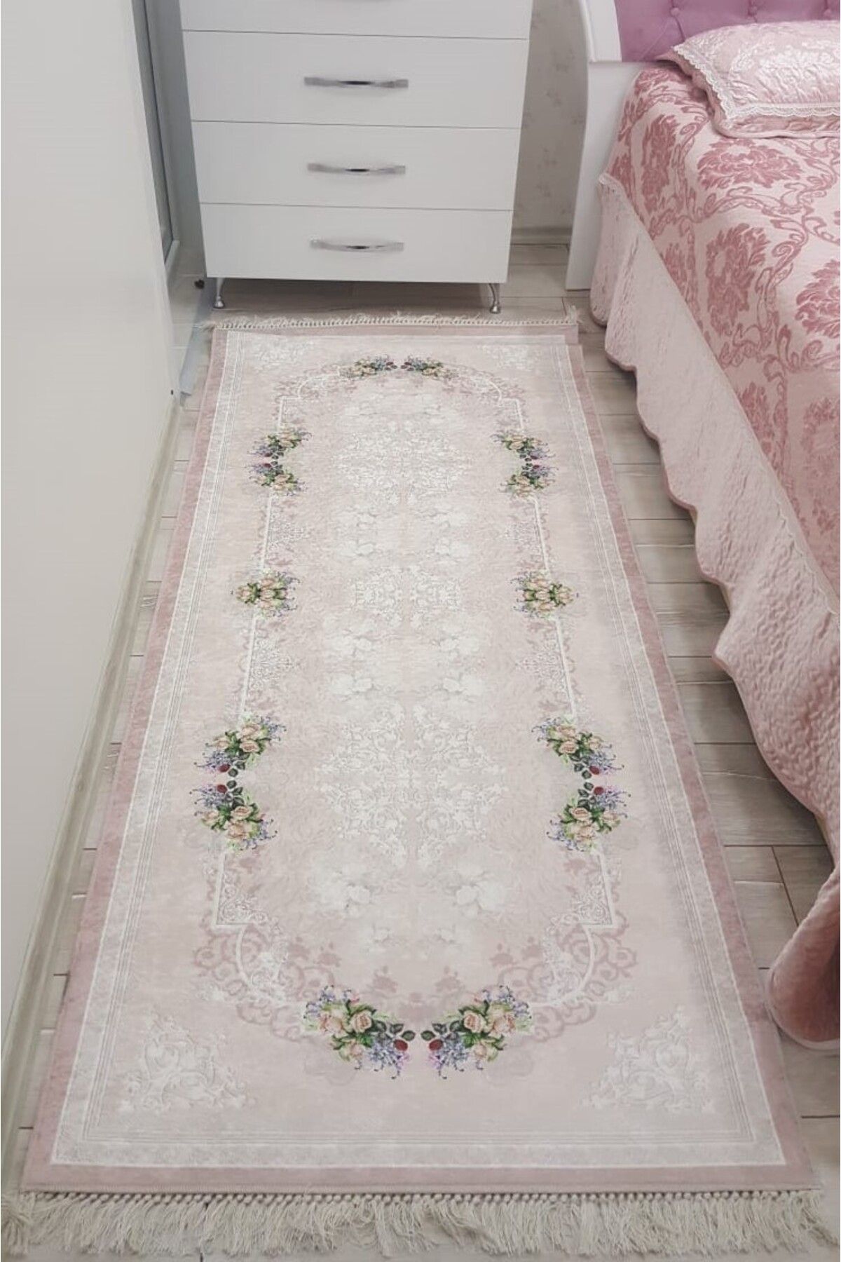 VOPTEKS Pembe Halı Yatak Odası Halısı Makinede Yıkanabilir Kaymaz Taban Yatak Odası Halısı