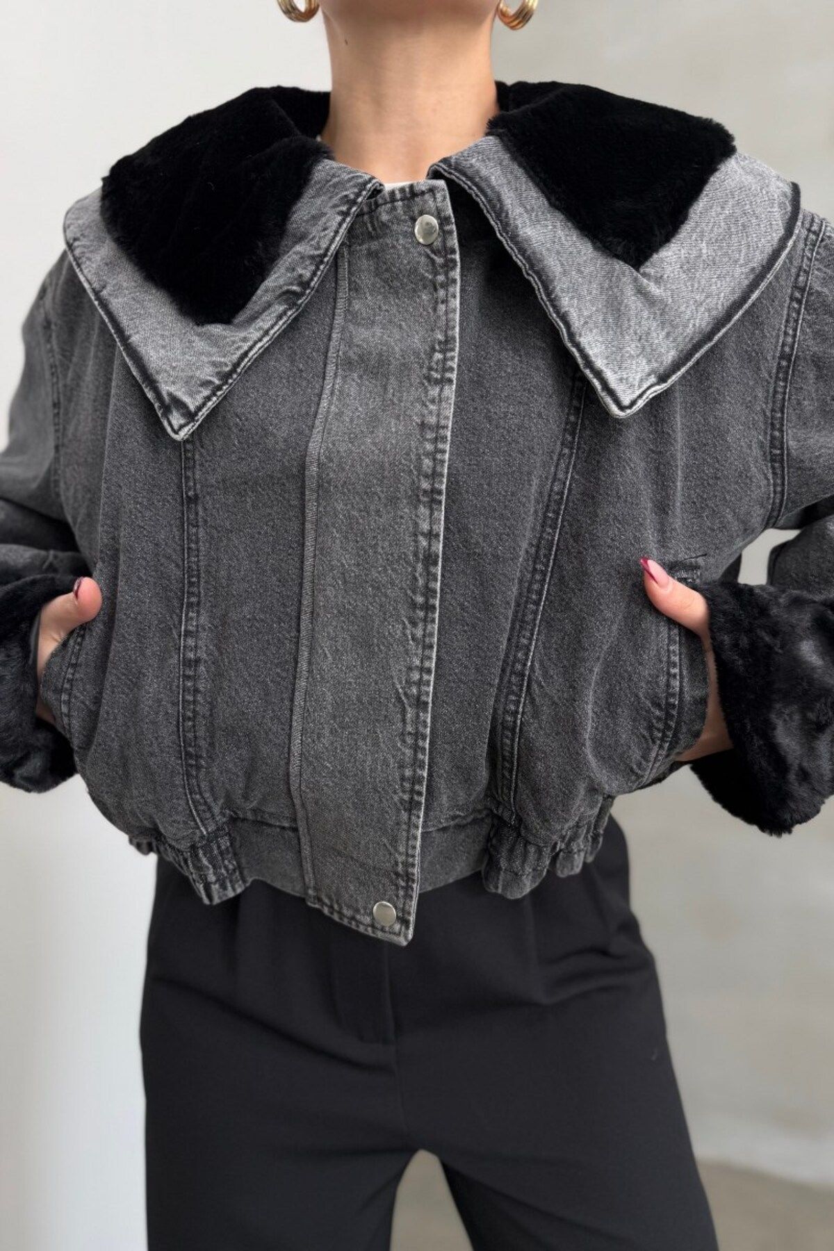 spirituel Kadın Denim Mont Kısa Fermuarlı Peluş Detaylı Geniş Yakalı Beli Lastikli Kot Ceket Mont