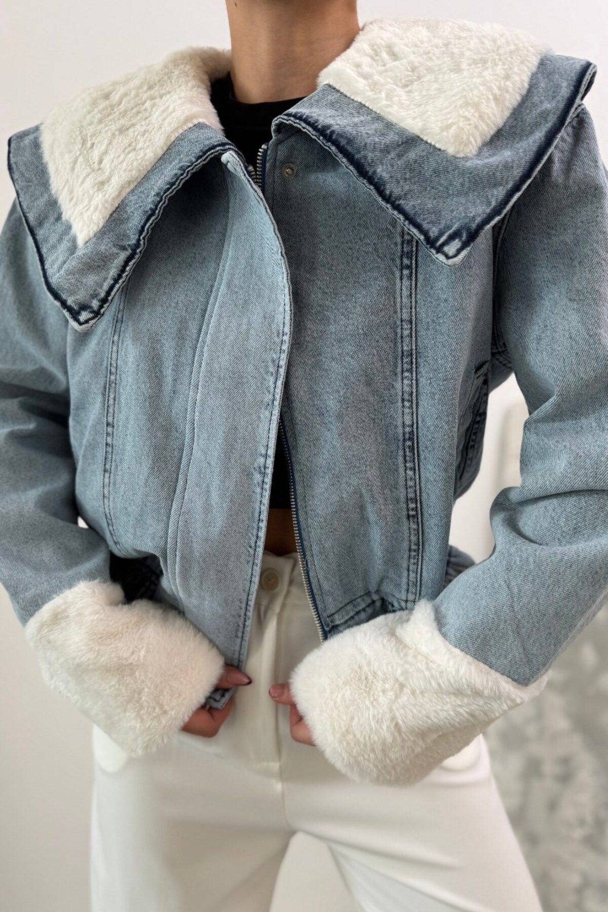 spirituel Kadın Denim Mont Kısa Fermuarlı Peluş Detaylı Geniş Yakalı Beli Lastikli Kot Ceket Mont