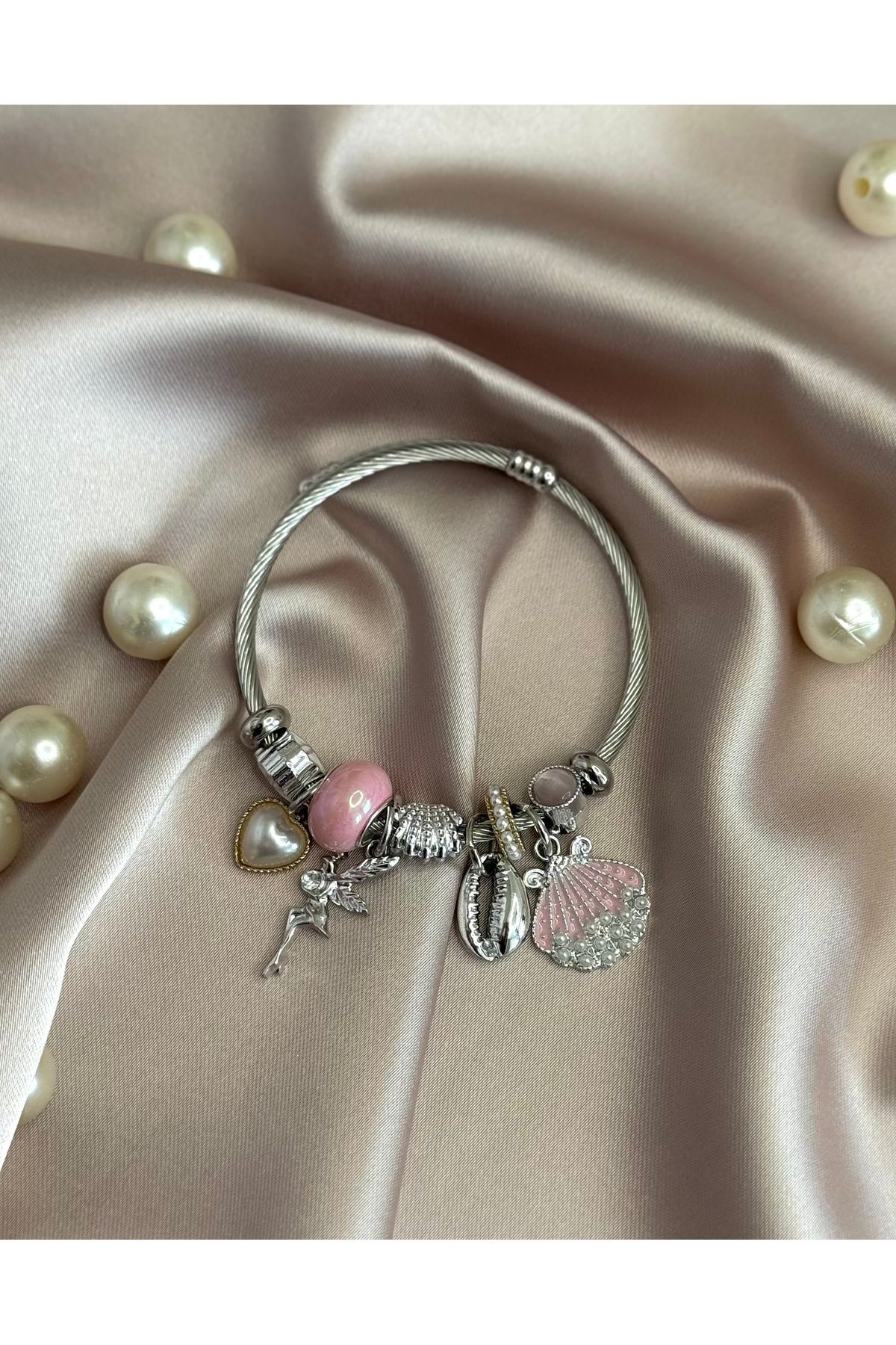 NİSDUAS Siyah Taşlı ve Figürlü Gold Charm Bileklik
