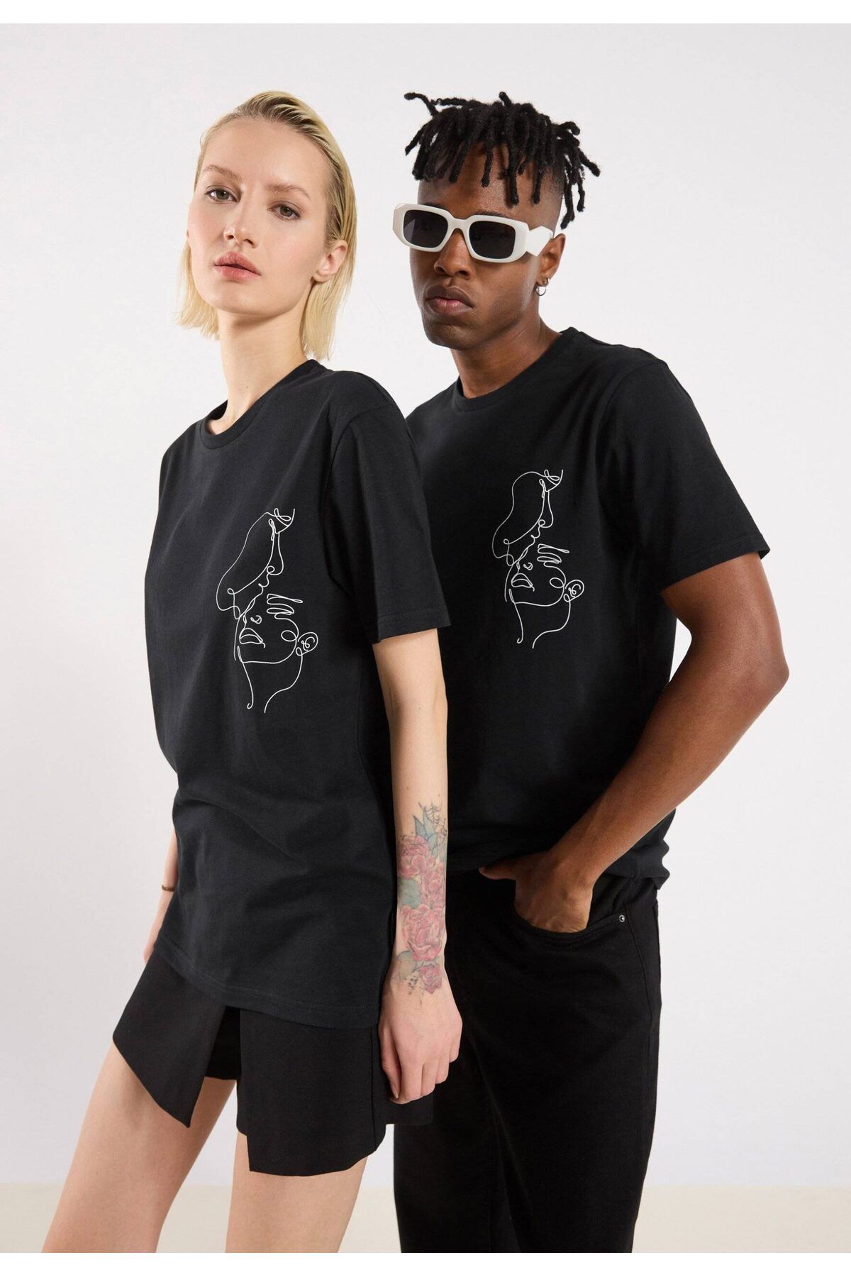 ELNOYA Unisex Pamuklu Siyah Oversize "Ay" Baskılı Bisiklet Yaka Rahat T-shirt