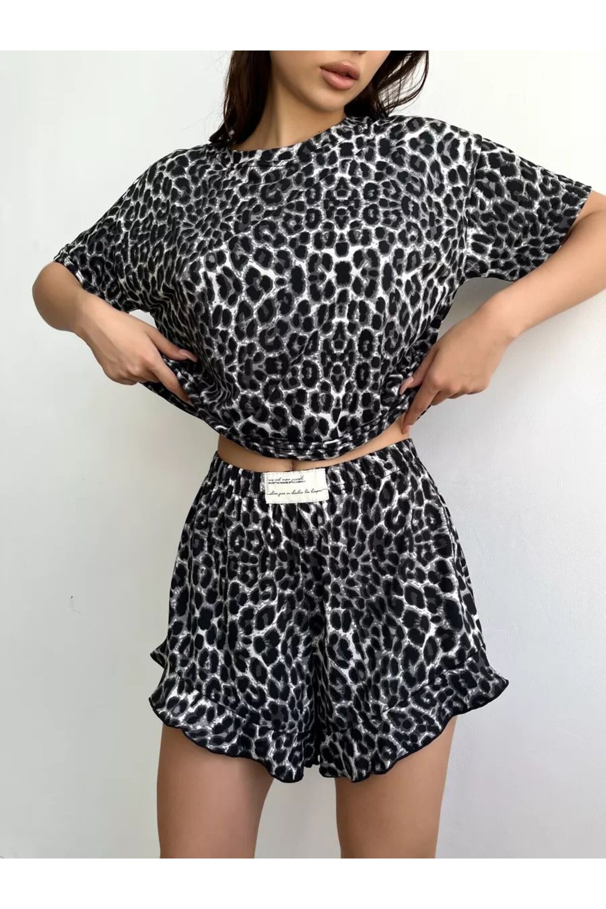 Unique Studio Kadın yuvarlak yaka leopar desenli pijama