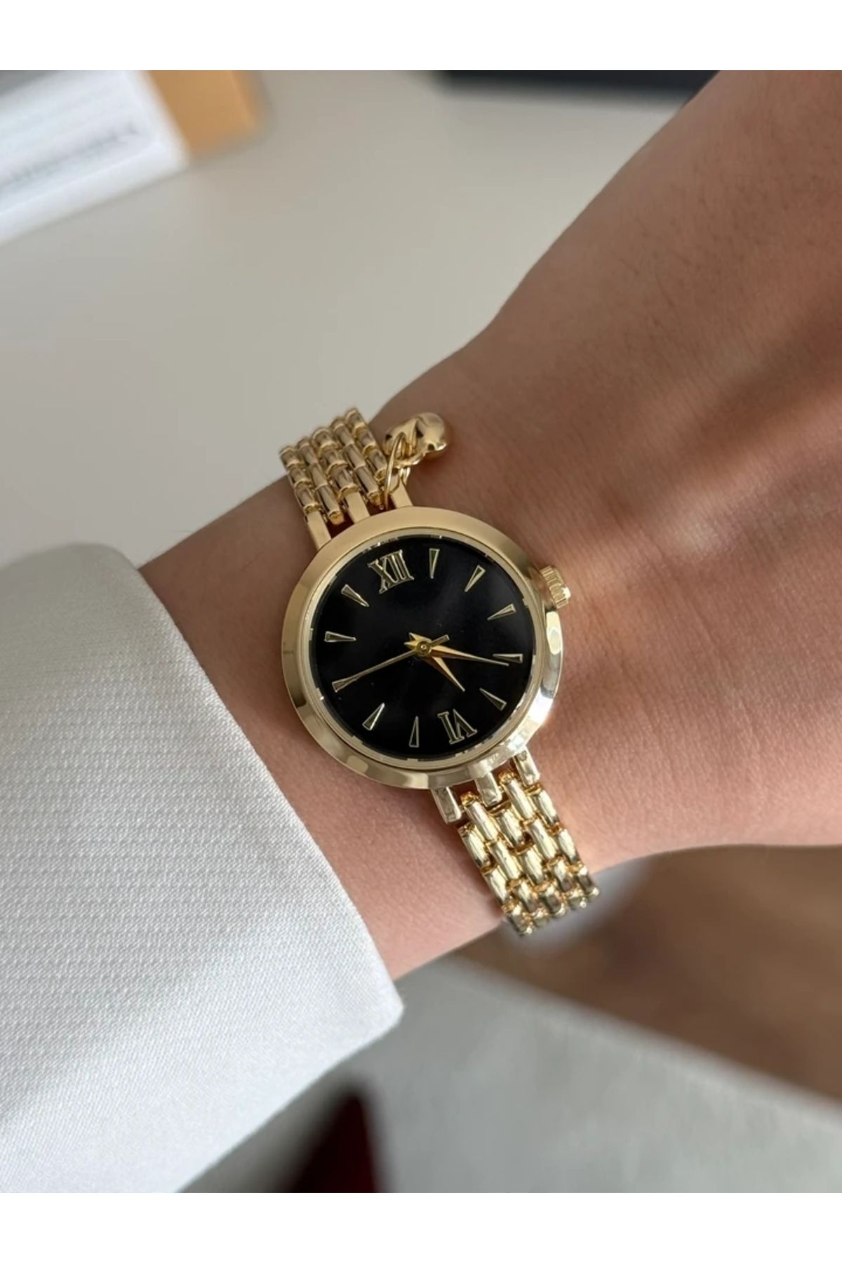 RoseandRoses Chrona Kalp Charmlı Yeni Sezon Kadın Kol Saati Gold (Siyah Kadran)
