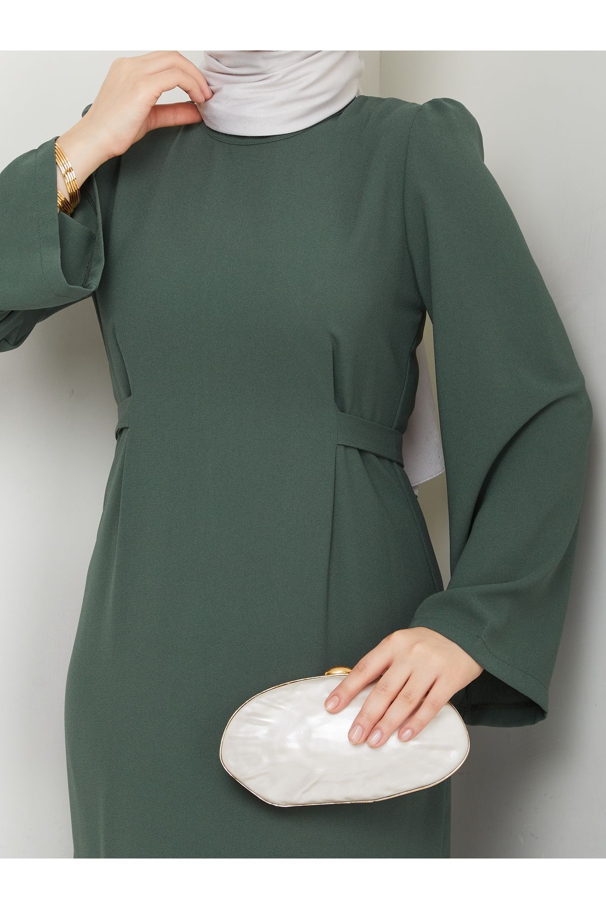 SERRA MODA tesettür krep kendinden kuşaklı kolu geniş elbise