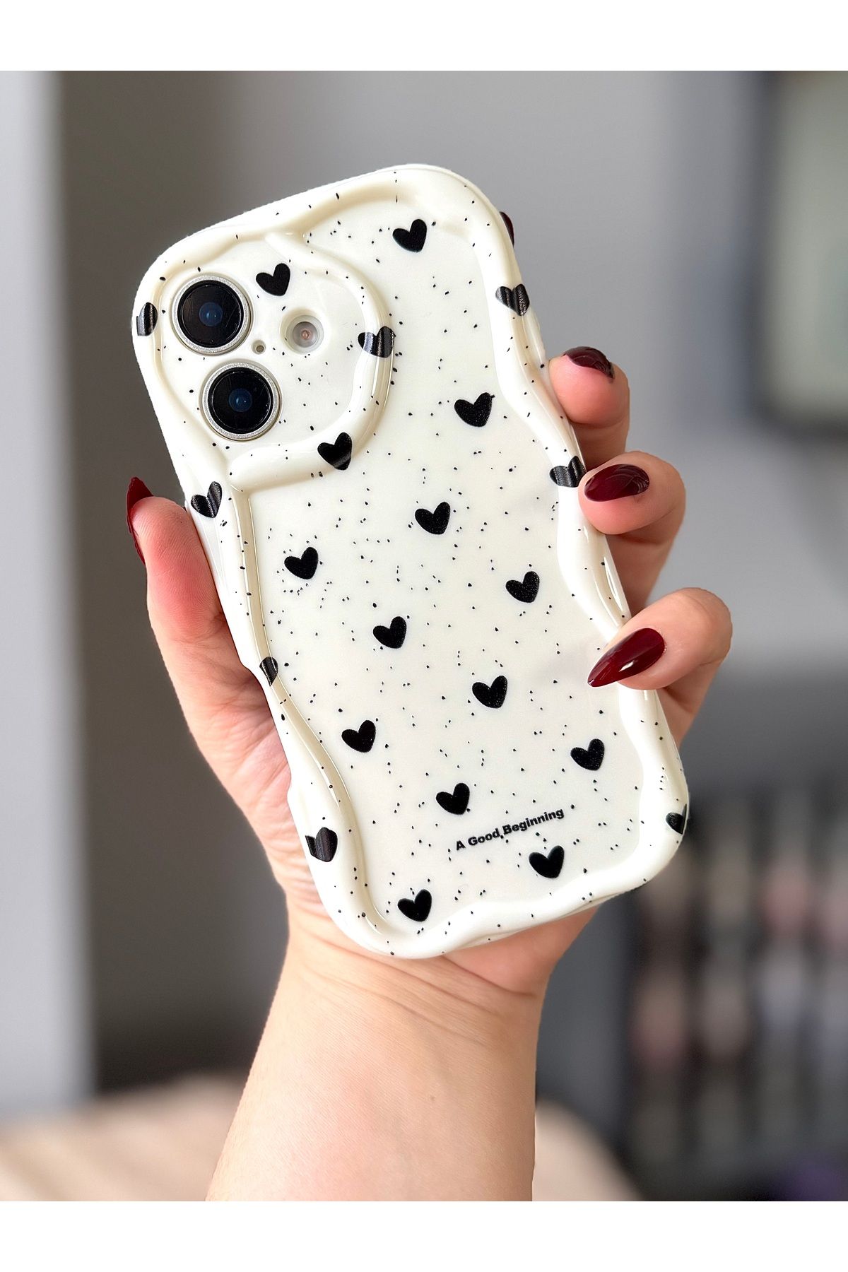 MirazTasarim IPHONE 16 SİYAH KALPLİ EKRU KILIF