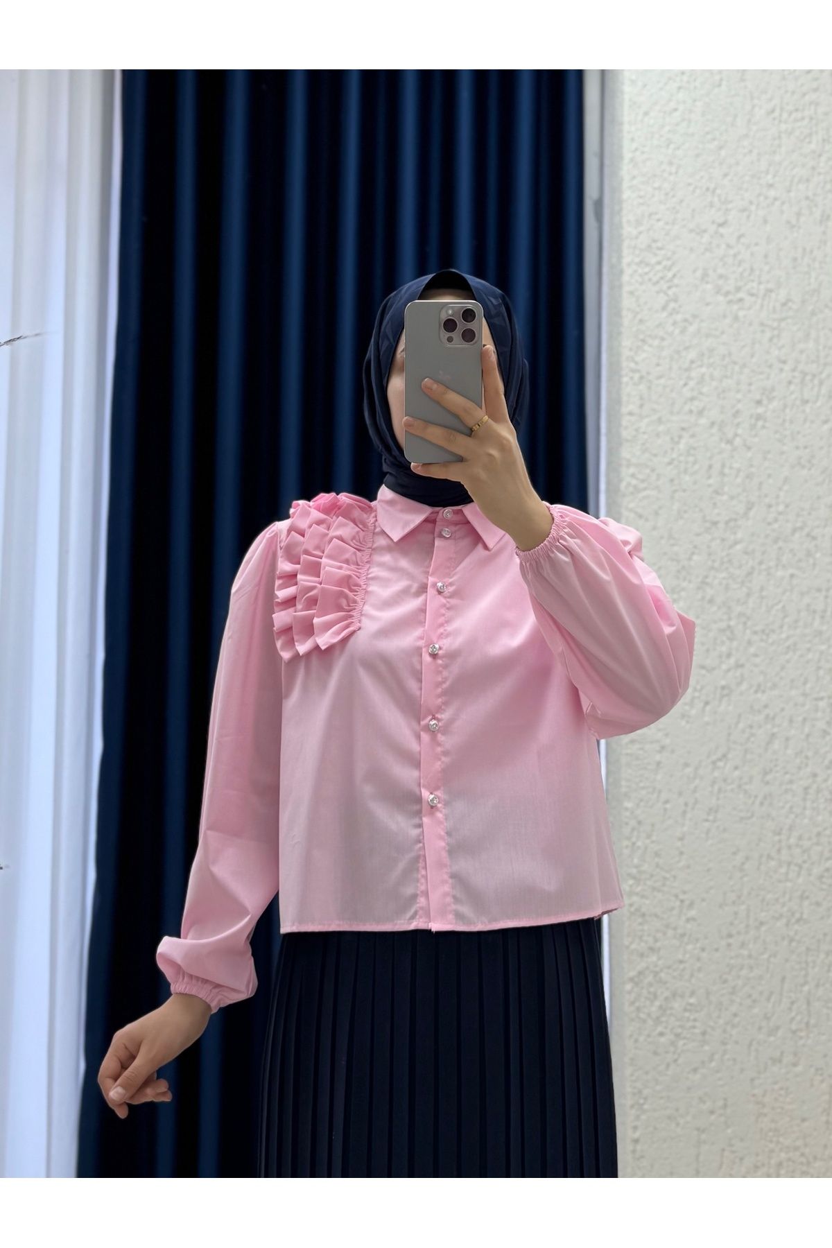 Mihra Soretta Sol Omuzu Fırfırlı Kısa Gömlek-BN4214 Pembe