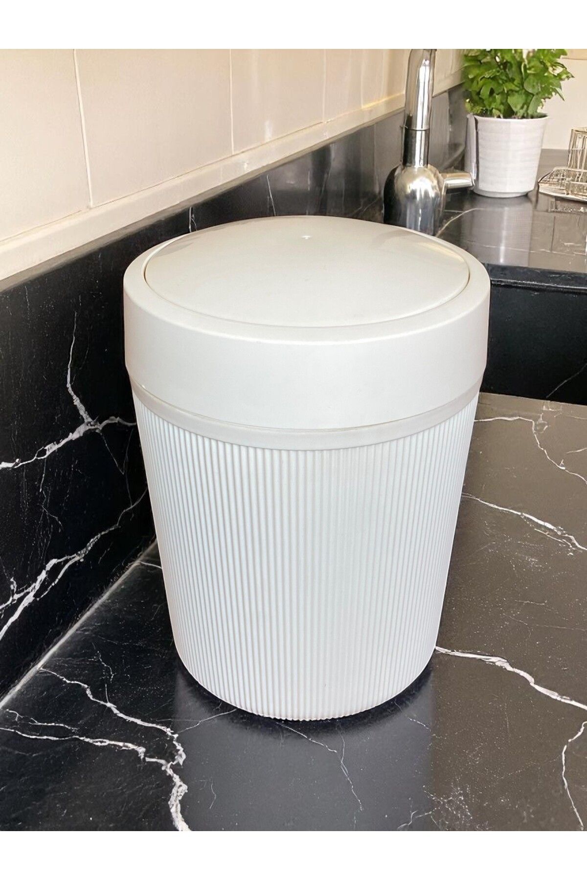 M HOME Beyaz Dönmeli Kapaklı Plastik Çöp Kovası