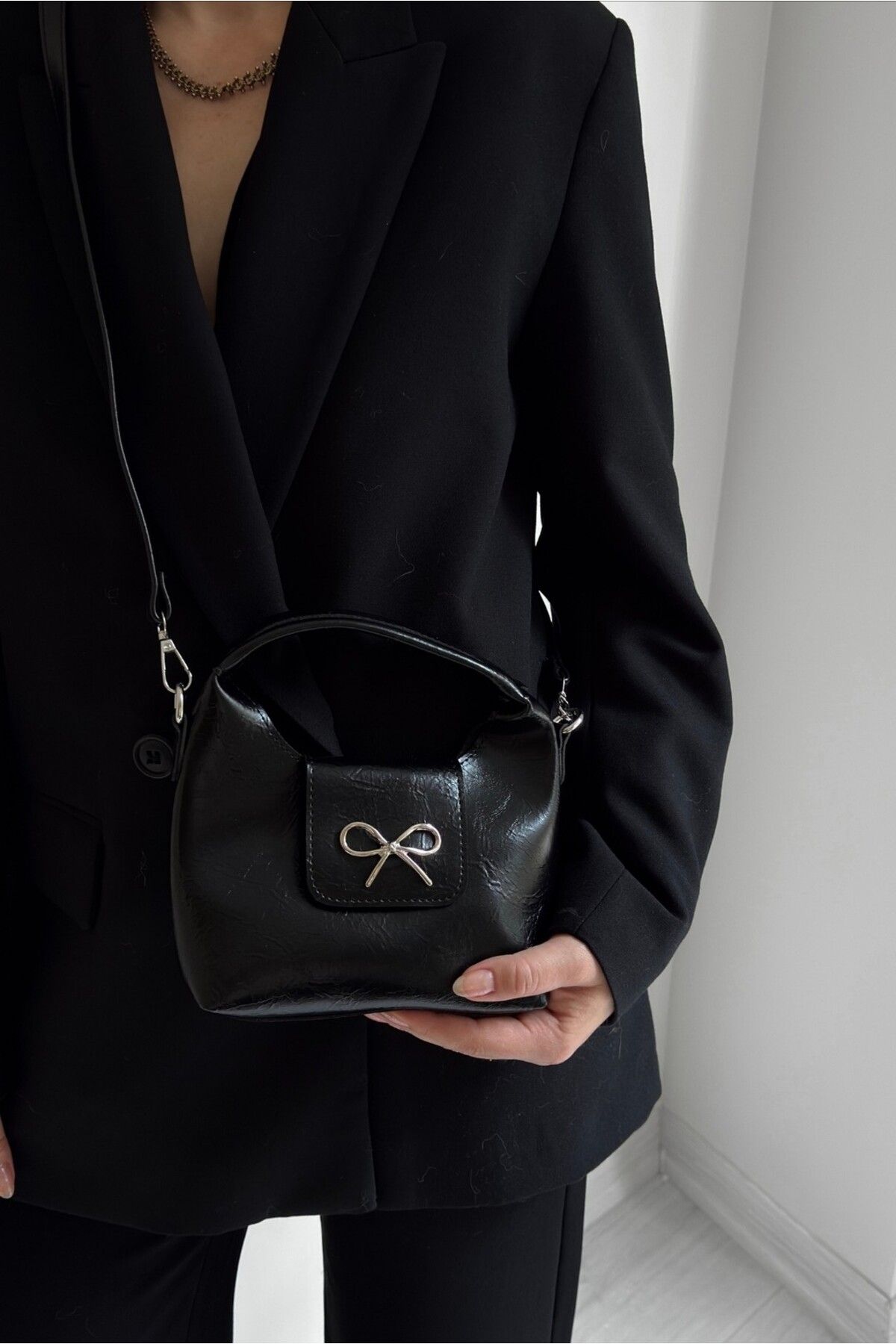 Yuka Atelier Linda Fiyonk Detaylı Çapraz Askılı Mini El Çantası