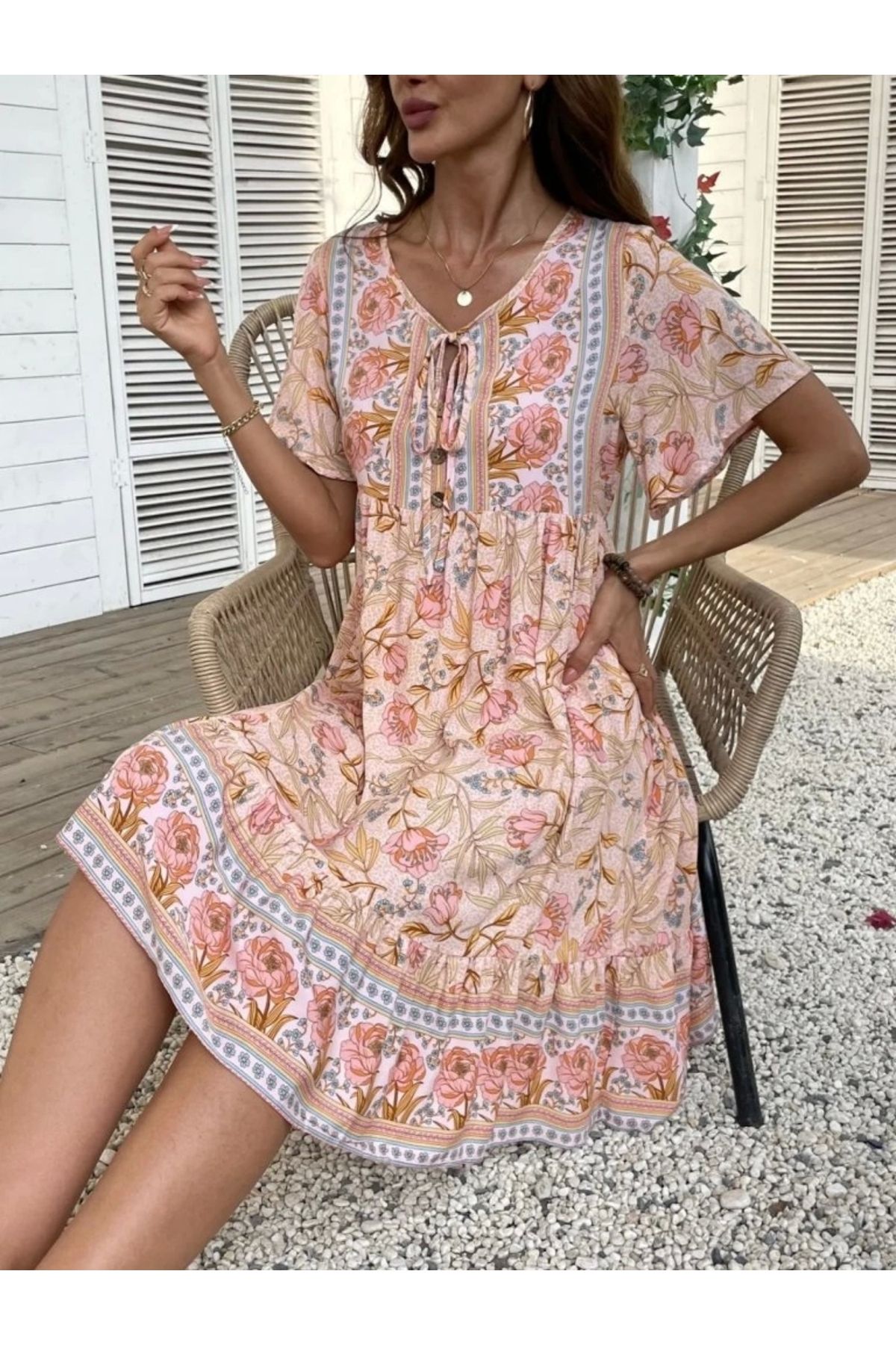 Butik Kadın Kısa Kollu Yakası Bağcıklı önden Düğmeli Fırfır Desenli Süprem Elbise