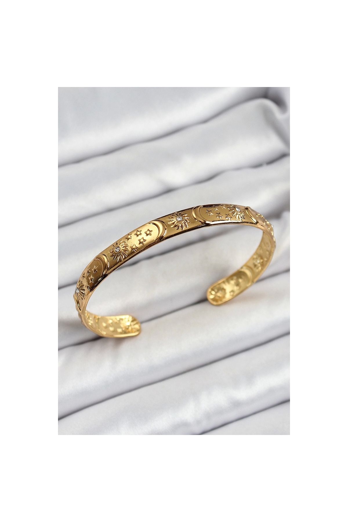 Narnuga Pirinç Gold Renk İşlemeli Altı Açık Bileklik - TJ-BB7187