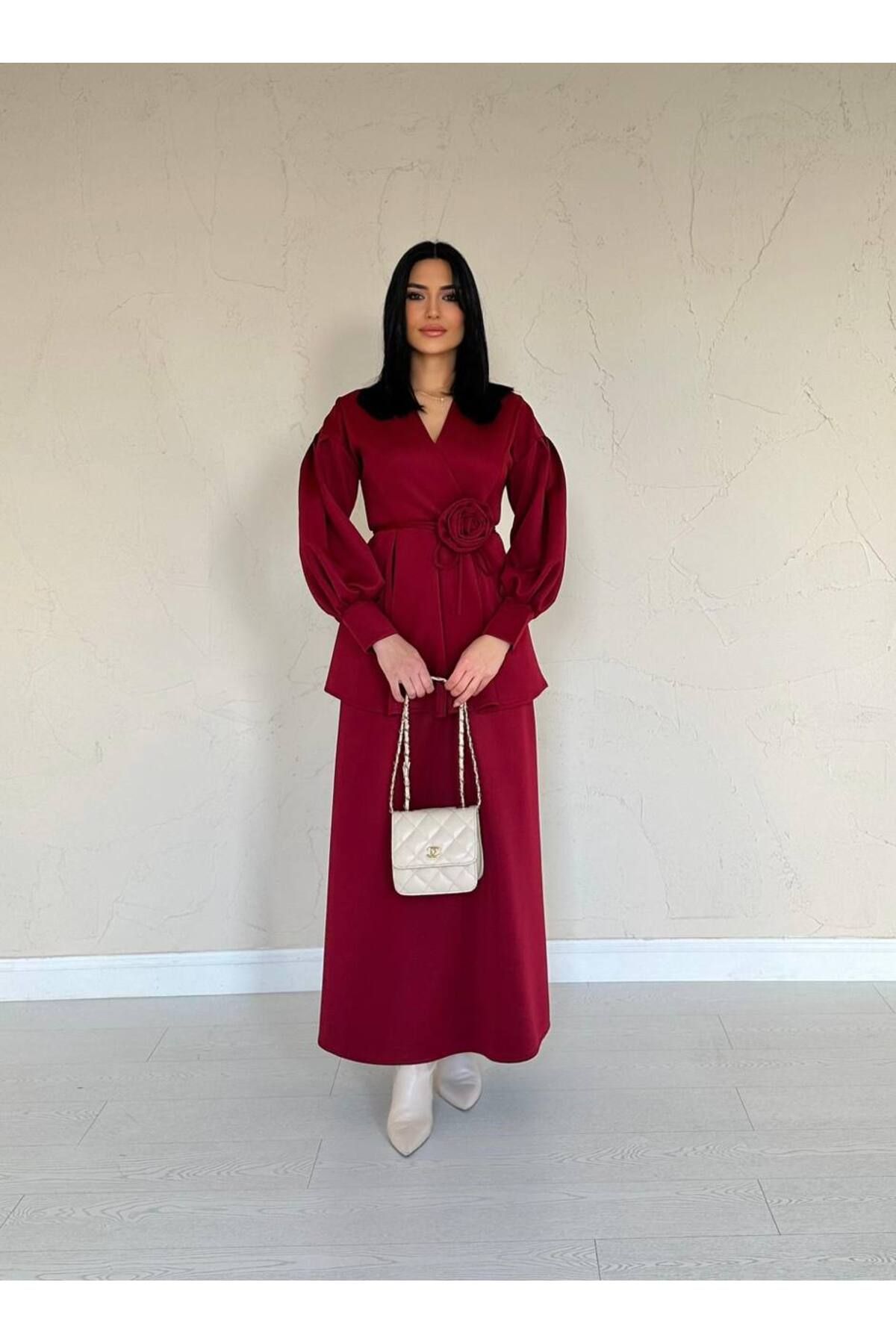 Castivo Fashion Gül Detaylı Kuşaklı Şık Takım