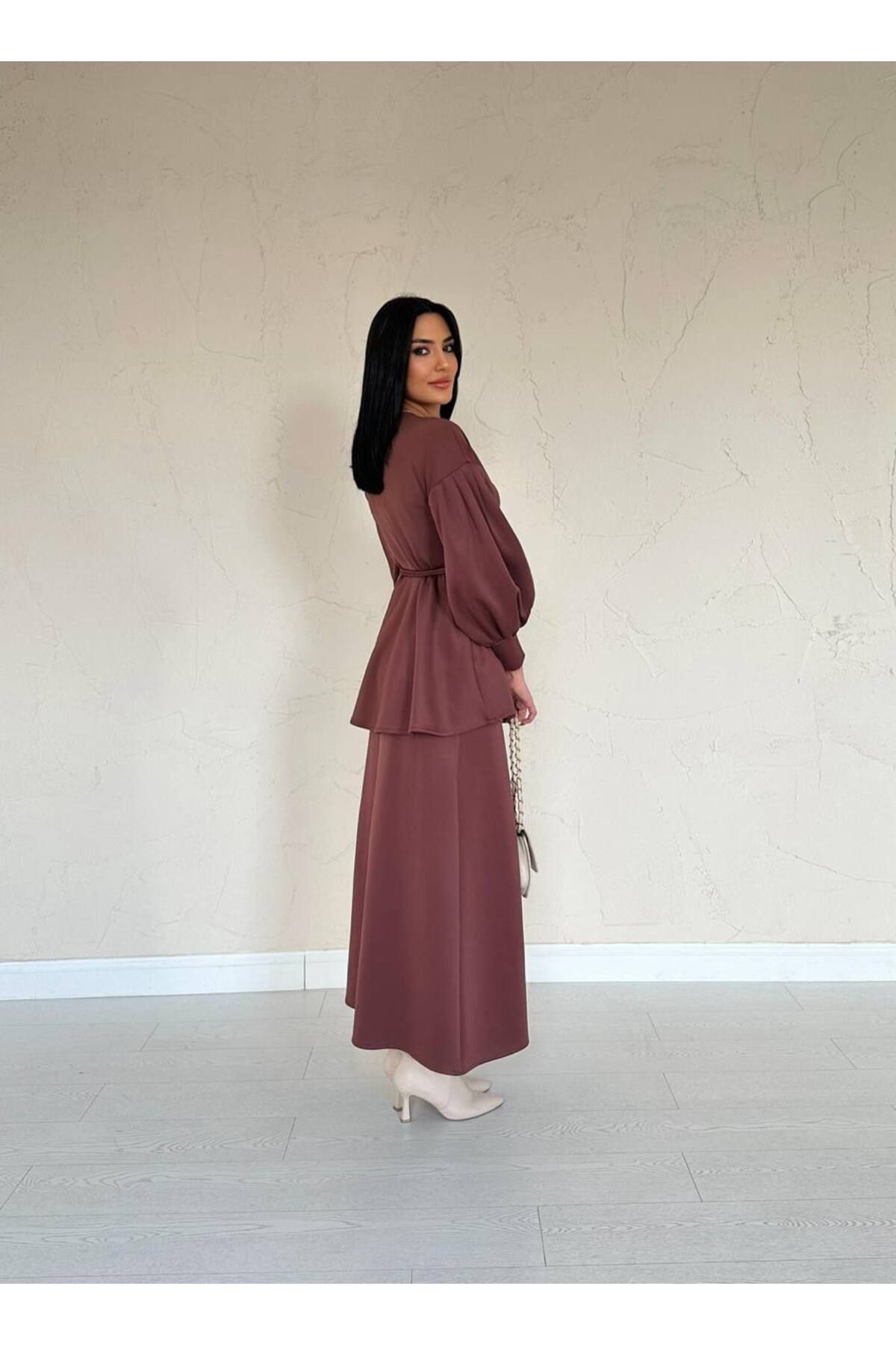 Castivo Fashion Gül Detaylı Kuşaklı Şık Takım