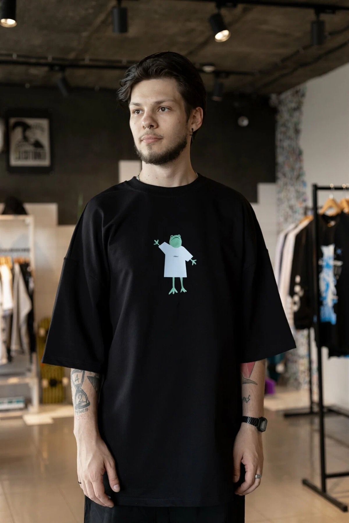 ELNOYA Unisex Pamuklu Siyah Oversize "Kurbağa" Baskılı Bisiklet Yaka Rahat T-shirt