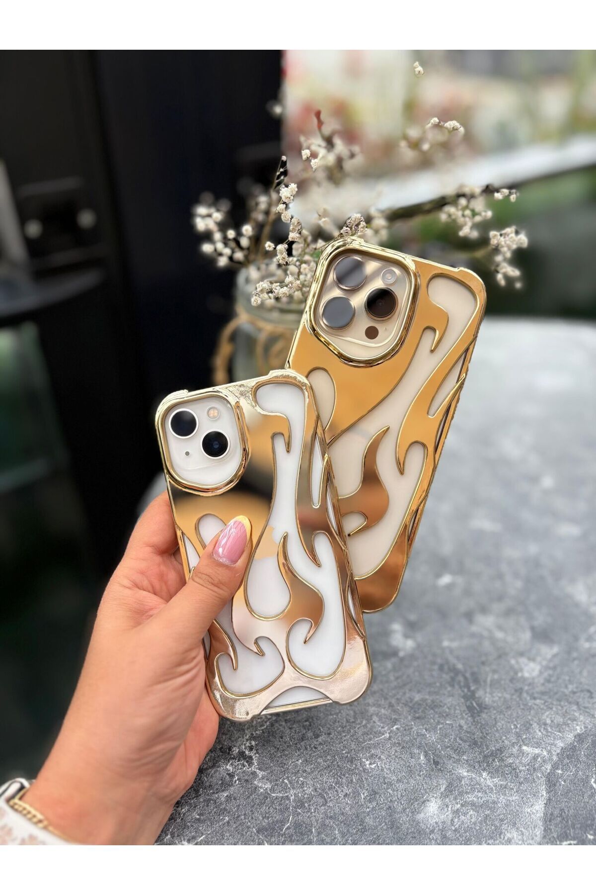 EPAksesuar EpaBlaze– Alev Tasarımlı Iphone 15 Pro Max Kılıf-Gold