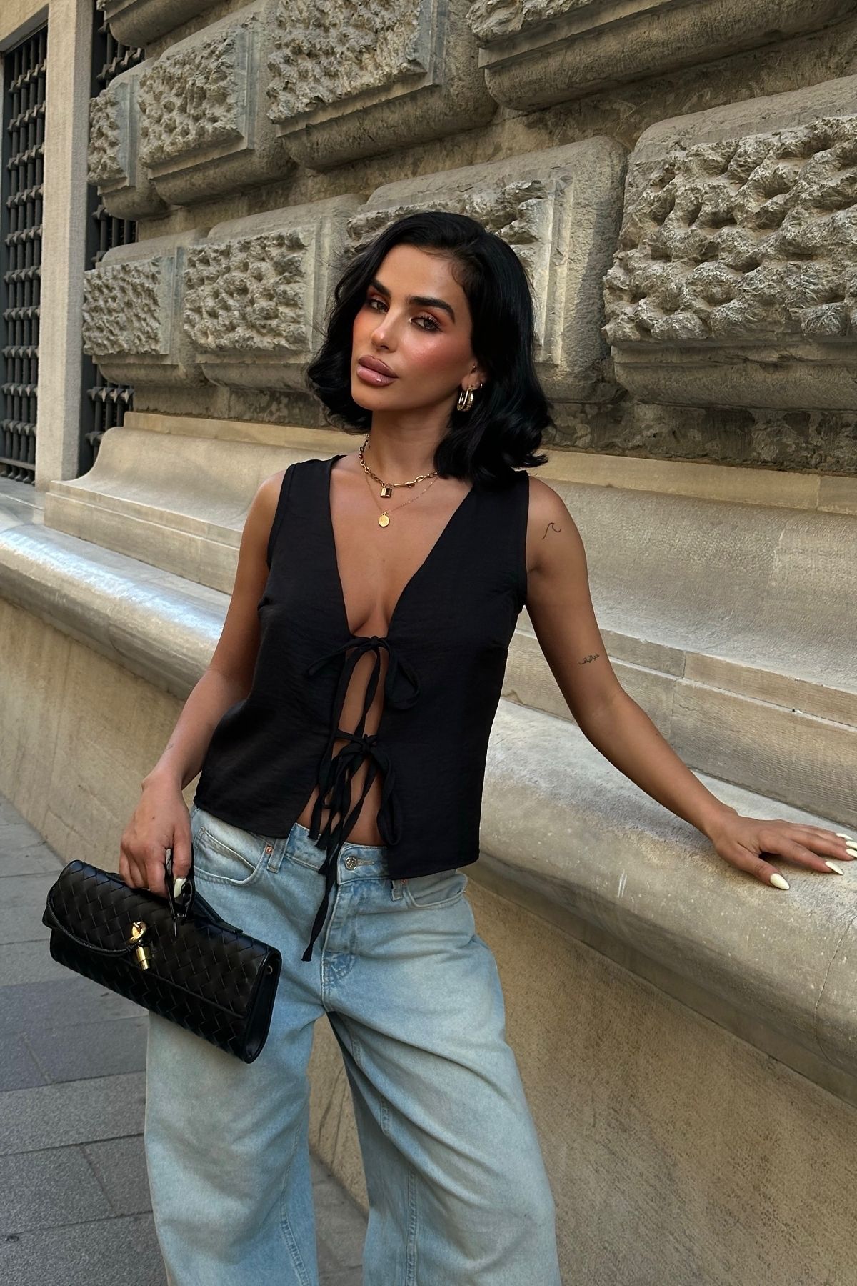 World Fashion Trends ÖNÜ BAĞCIKLI V YAKA DOKUMA BLUZ