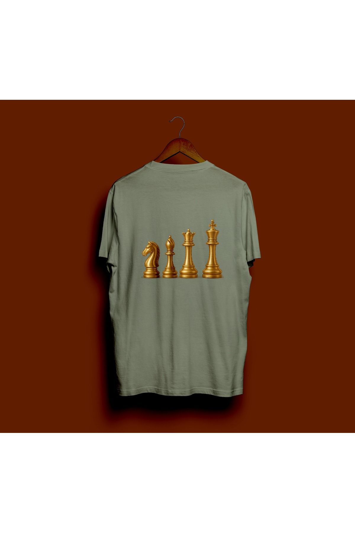 MODA KISA KOLLU SIRT BASKI REGULAR KALIP SATRANÇ TAŞLARI DESENLİ T-SHIRT