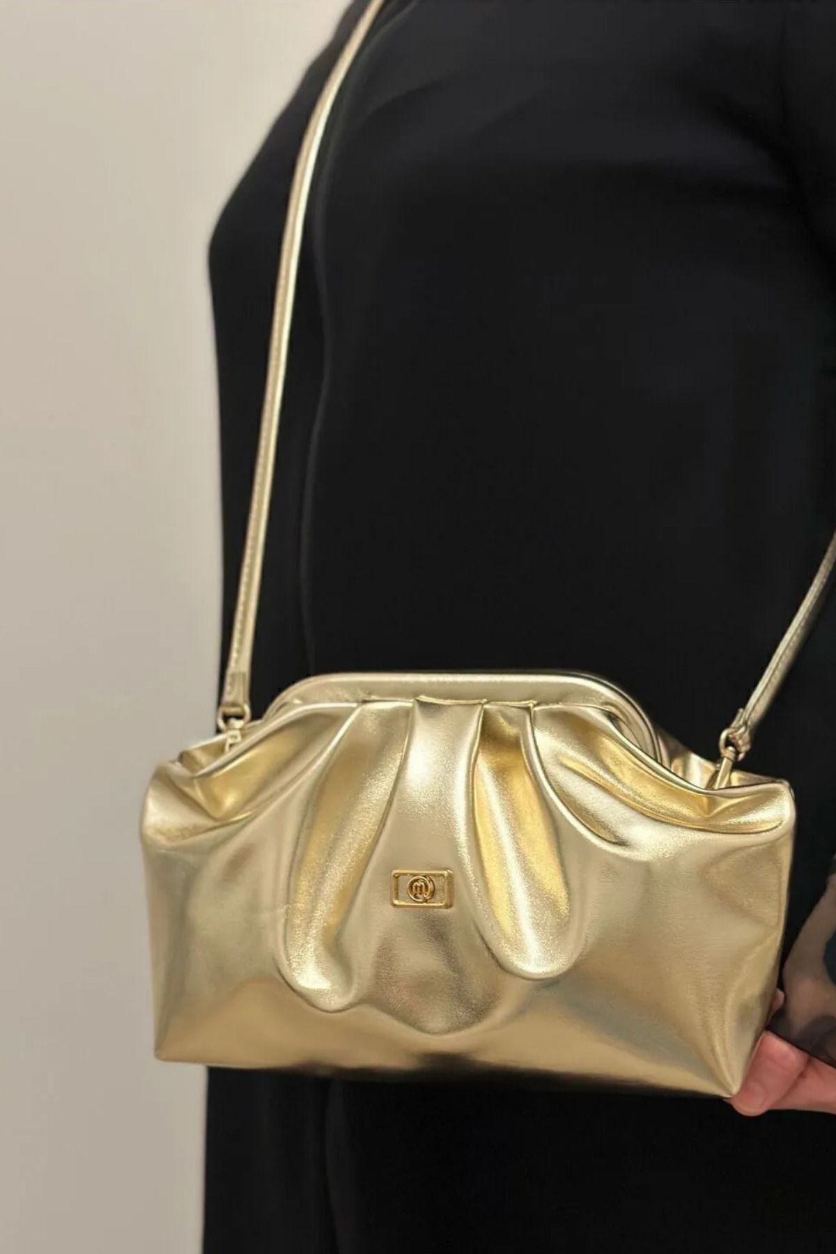 themoiss Kadın Rugan Clutch Portföy Günlük Ve Abiye Büzgü Detaylı Askılı El Ve Omuz Çanta
