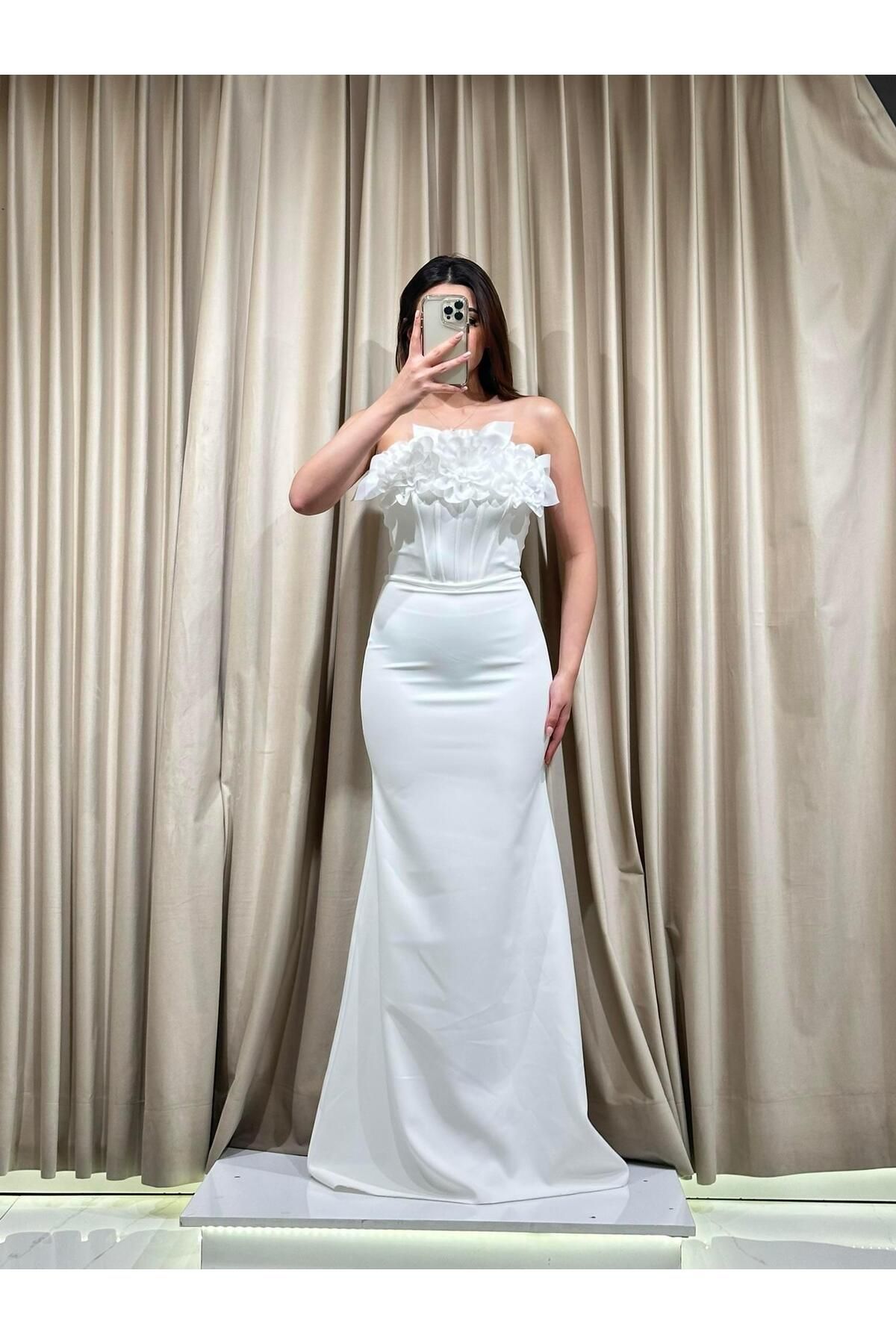 Kaleiçi Yıldızlar Beyaz Çiçekli Straplez Abiye 5180