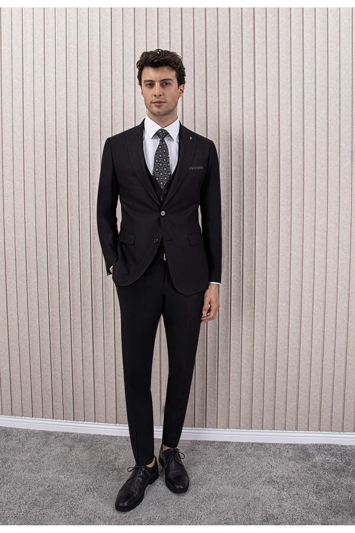 MUBE Erkek Slim Fit Sivri Yaka Yelekli Takım Elbise