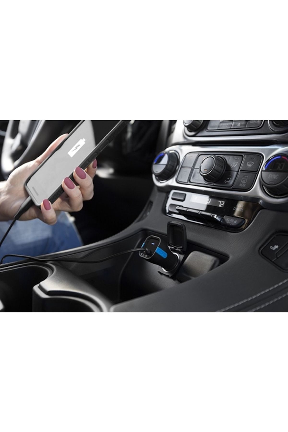 Incipio-Insbio 15W USB-C Car Charger with Built-in Cable 3