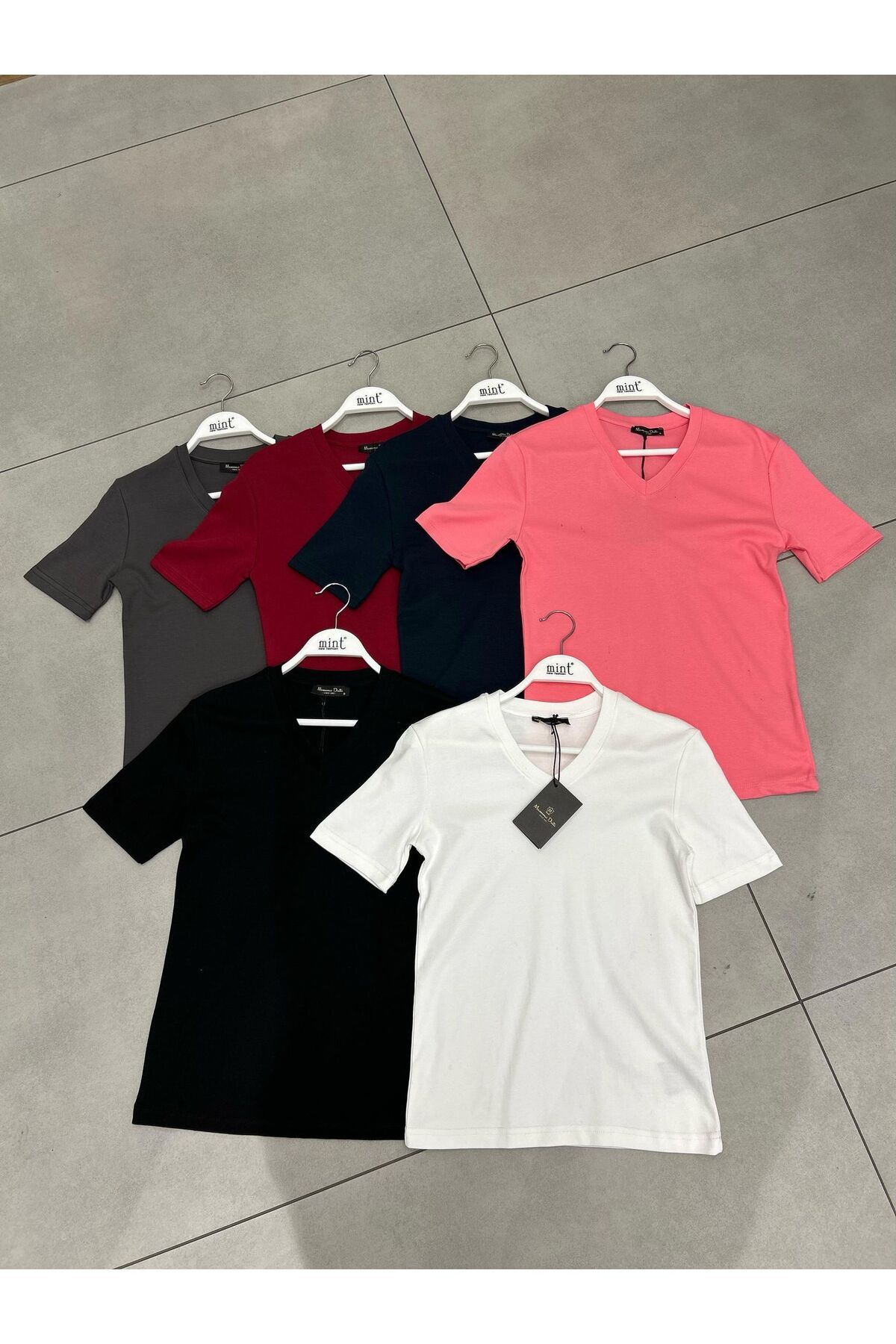 Mint V Yaka Basic Tshirt Siyah