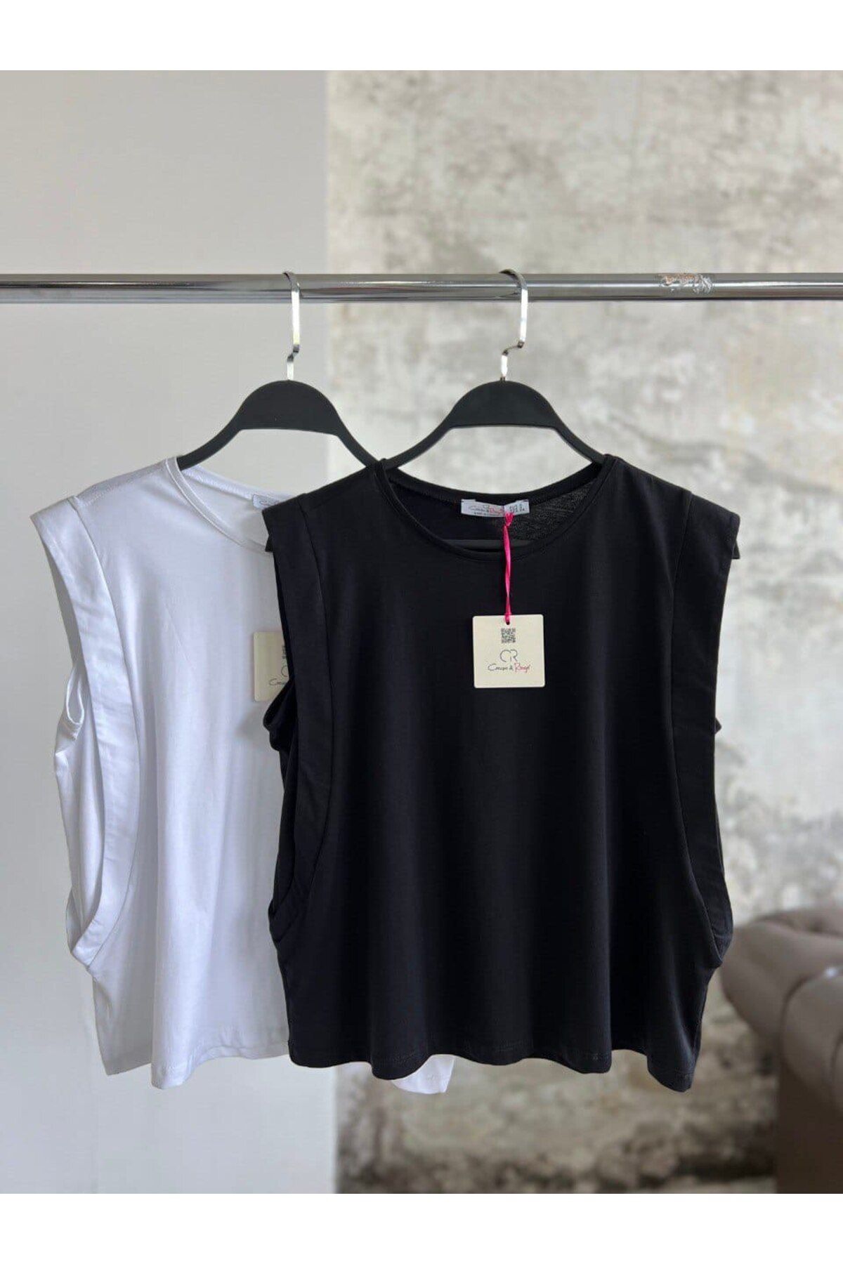 MUBU CO. YAN KOL DETAYLI T-SHİRT