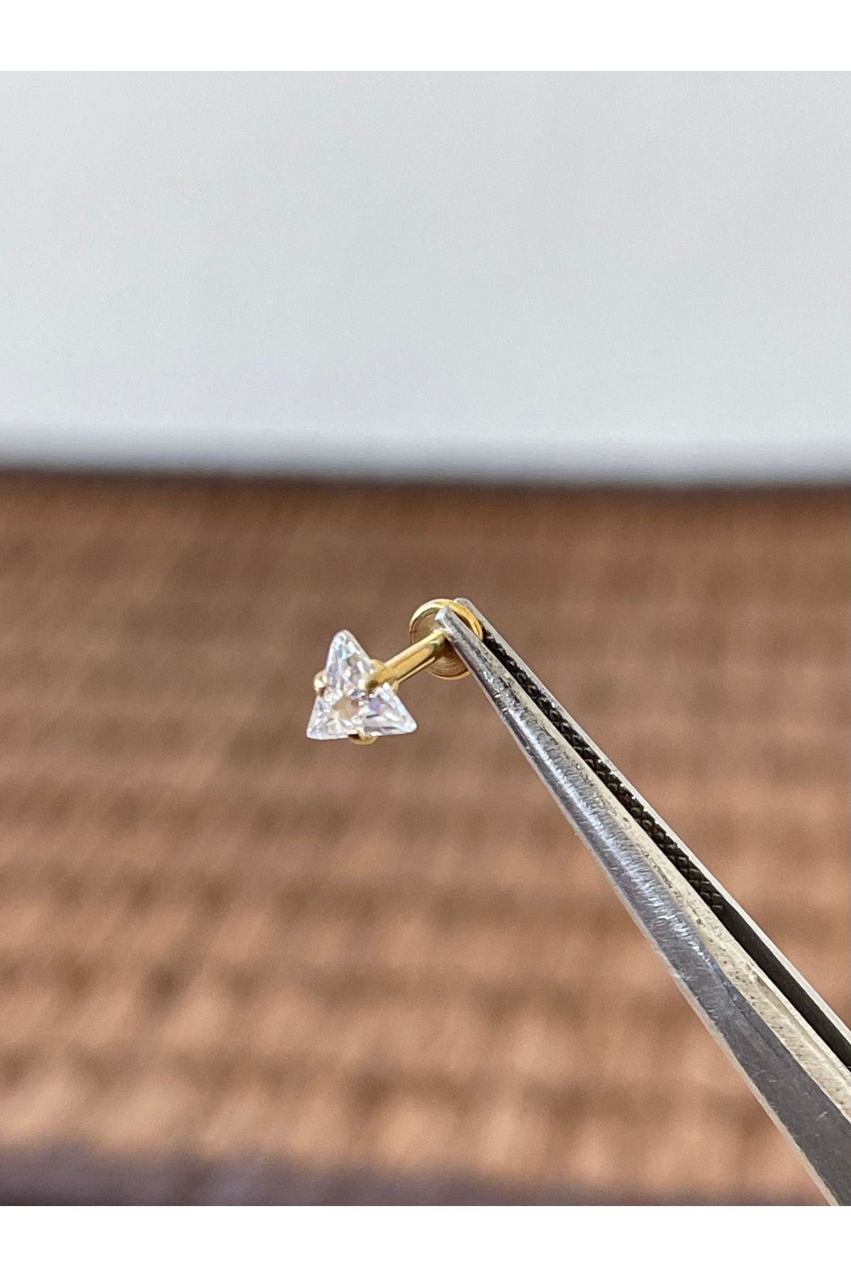Rupen Kraft 316 L Cerrahi Çelik Üçken Zirkon Taşlı Dudak Helix Kıkırdak Tragus Piercingi