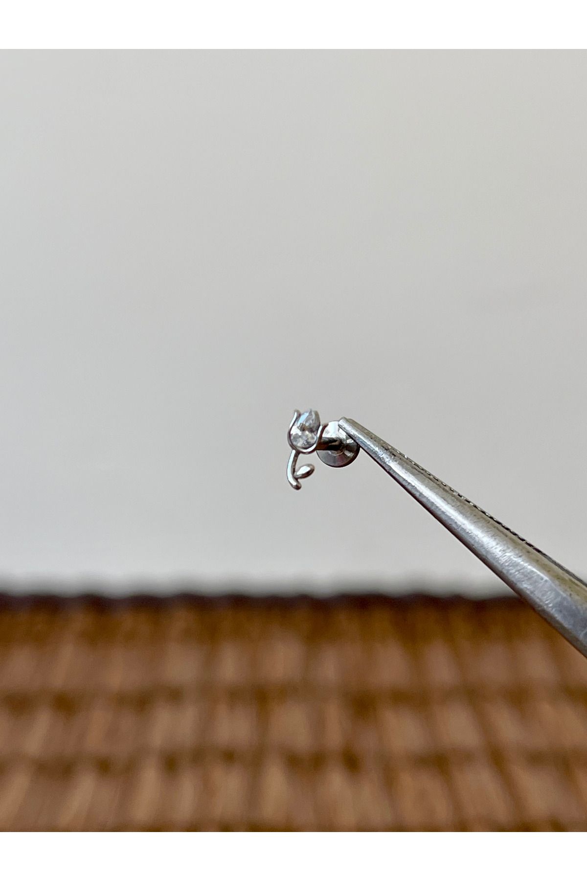 Rupen Kraft 316 L Cerrahi Çelik Lale Modeli Zirkon Taşlı Helix Tragus Dudak Kıkırdak Piercingi