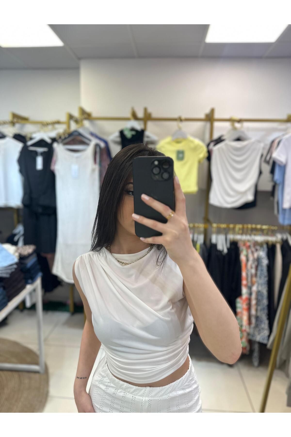 LRS SHOP Kadın Sandy Kumaş Çapraz Büzgü Detaylı Kolsuz Luxury Bluz
