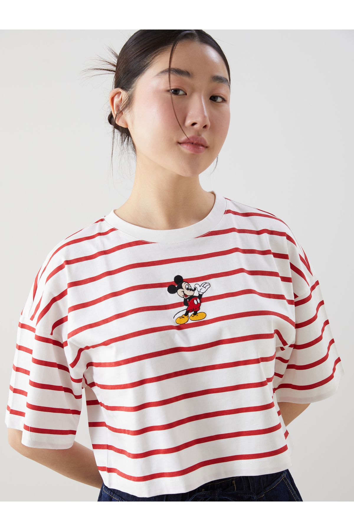 LC Waikiki Bisiklet Yaka Mickey Mouse Nakışlı Kadın Crop