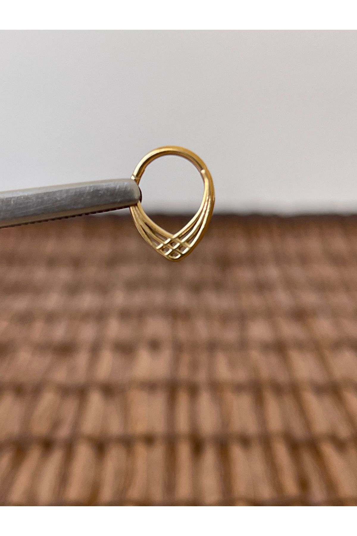 Rupen Kraft 316 L Cerrahi Çelik Anti Alerjik Piramit Model 8 mm x 1.2mm Kilitli Halka Piercing