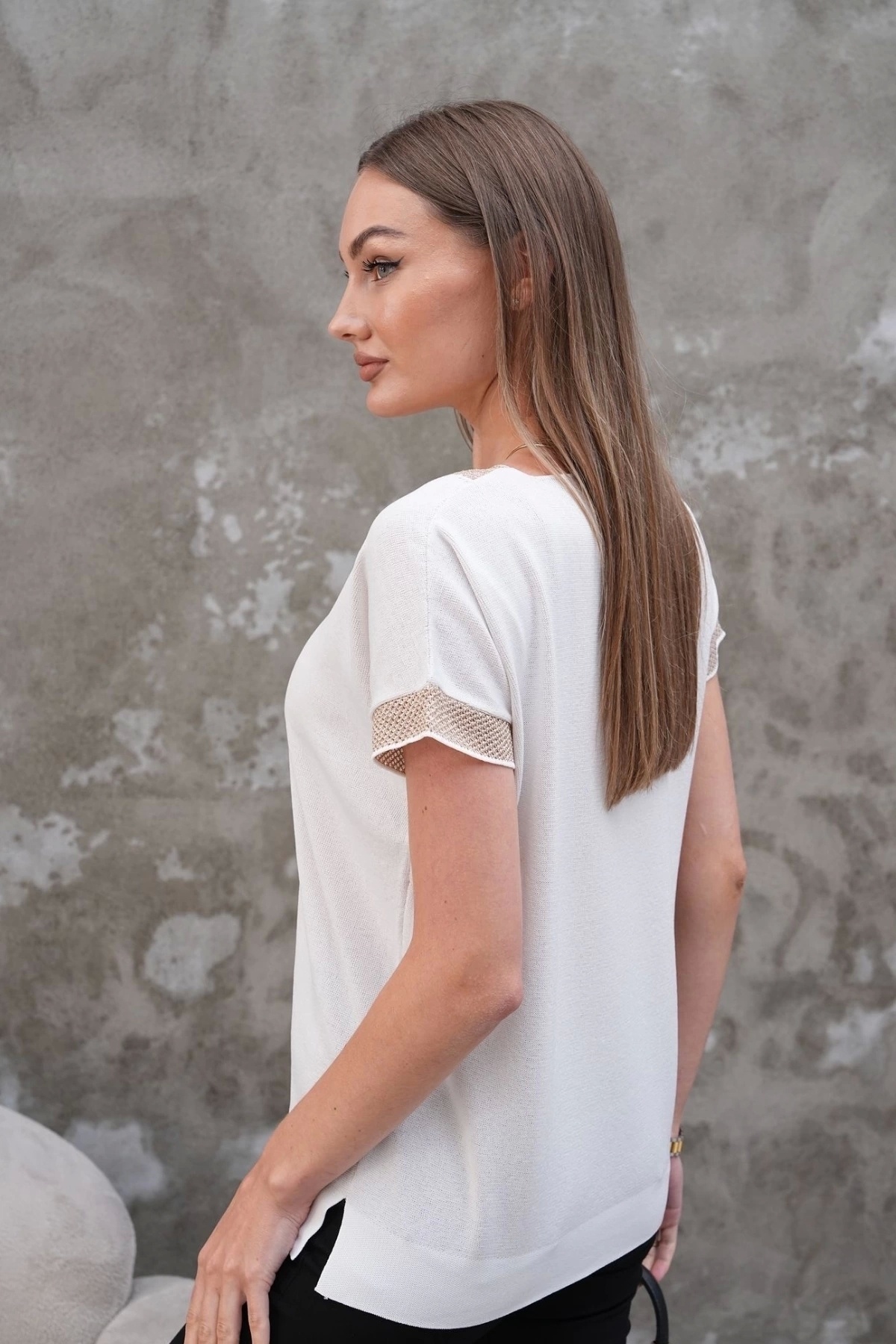 Bİ.GİYSEN  Kadın Beyaz V Yaka Yakası Sim Detaylı Soğuk İplik Yazlık İnce Merserize Buluz - Görsel 3