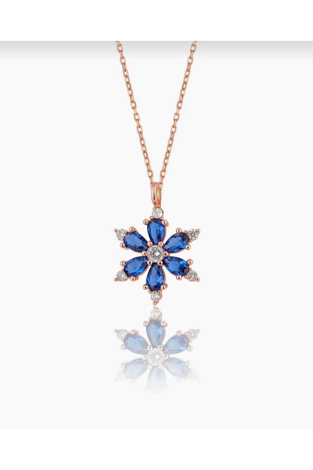 Stor Fleur Silencieuse — Bir Çiçeğin Fısıltısı