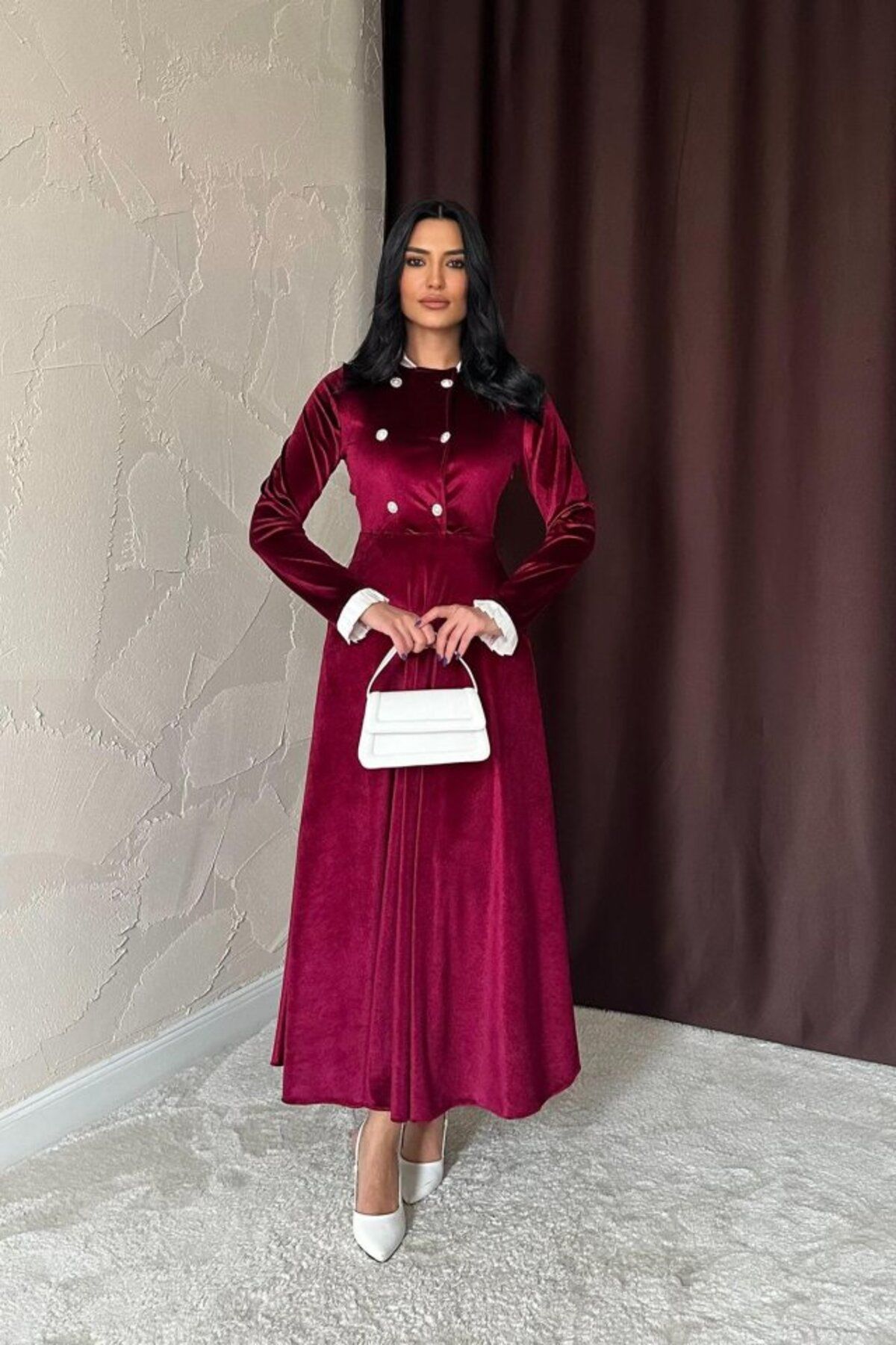 DEAG Bordo Yakası Taşlı Garnili Kadife Elbise