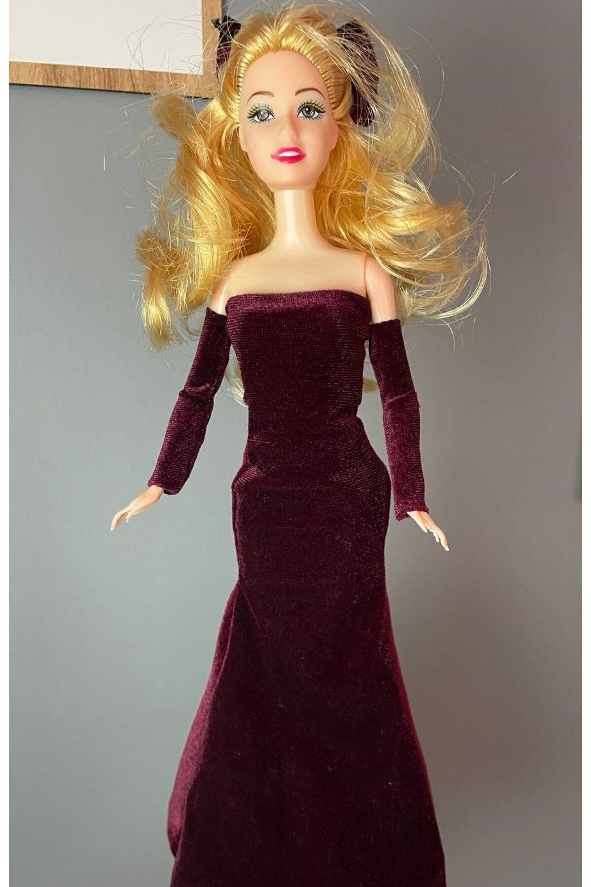 MIA WARDROBE BORDO KADİFE UZUN STRAPLEZ ELBİSE