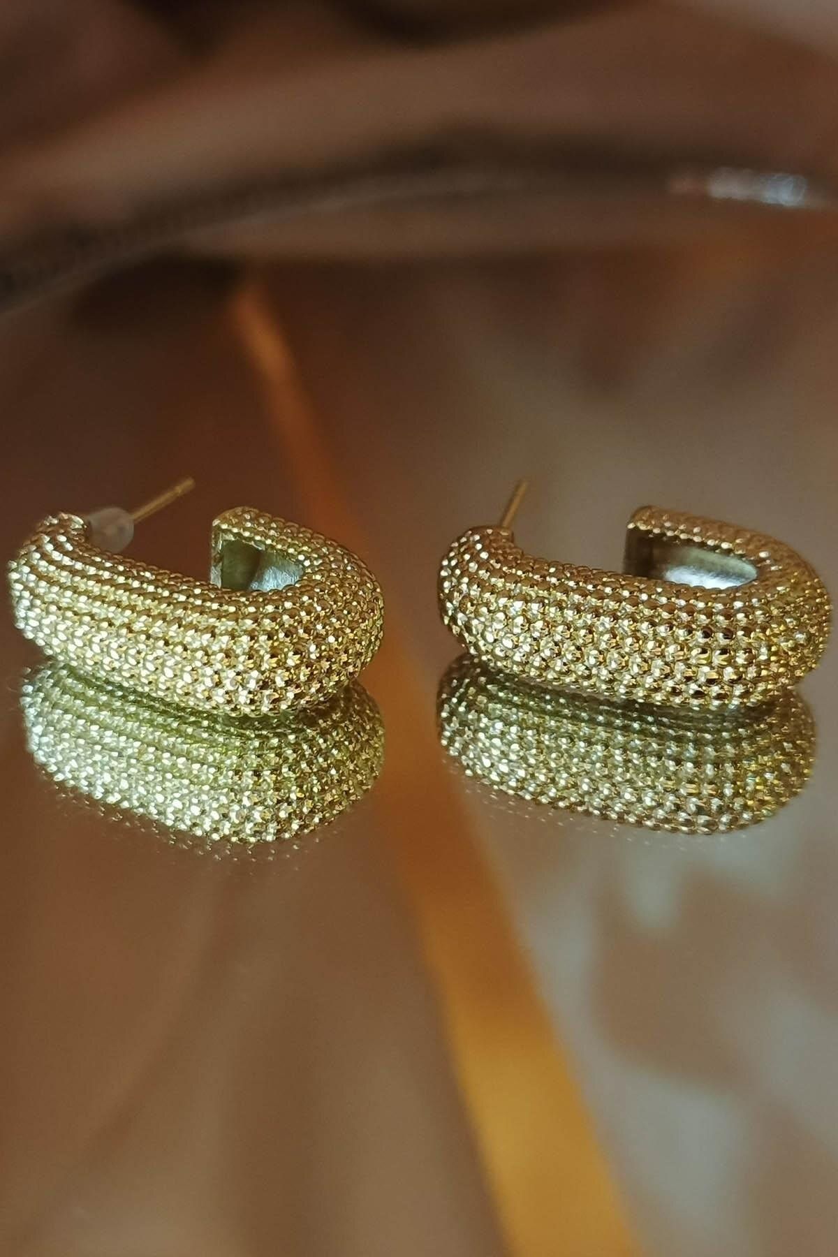 Eswomes Kabartmalı U Halka Küpe Gold