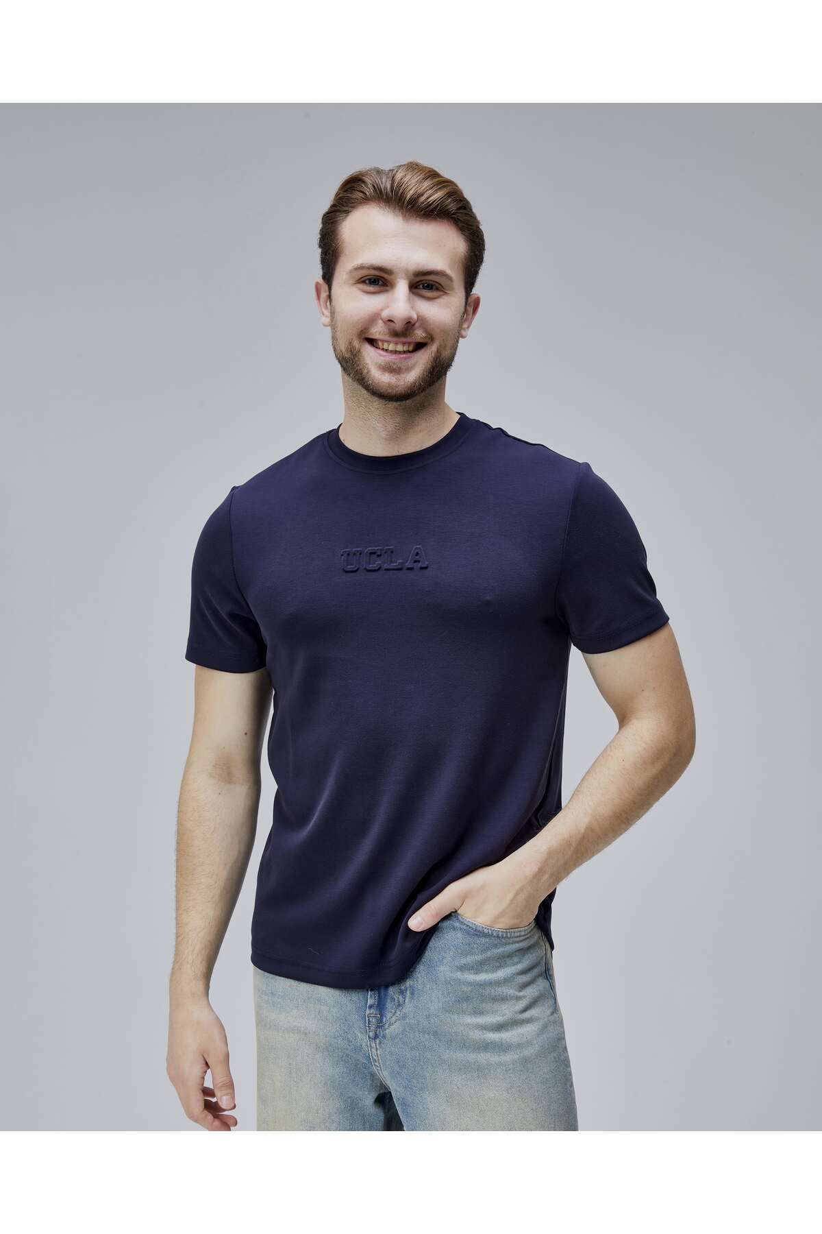 UCLA CANARY Lacivert Bisiklet Yaka Gofre Baskılı Standard Fit Erkek Tshirt