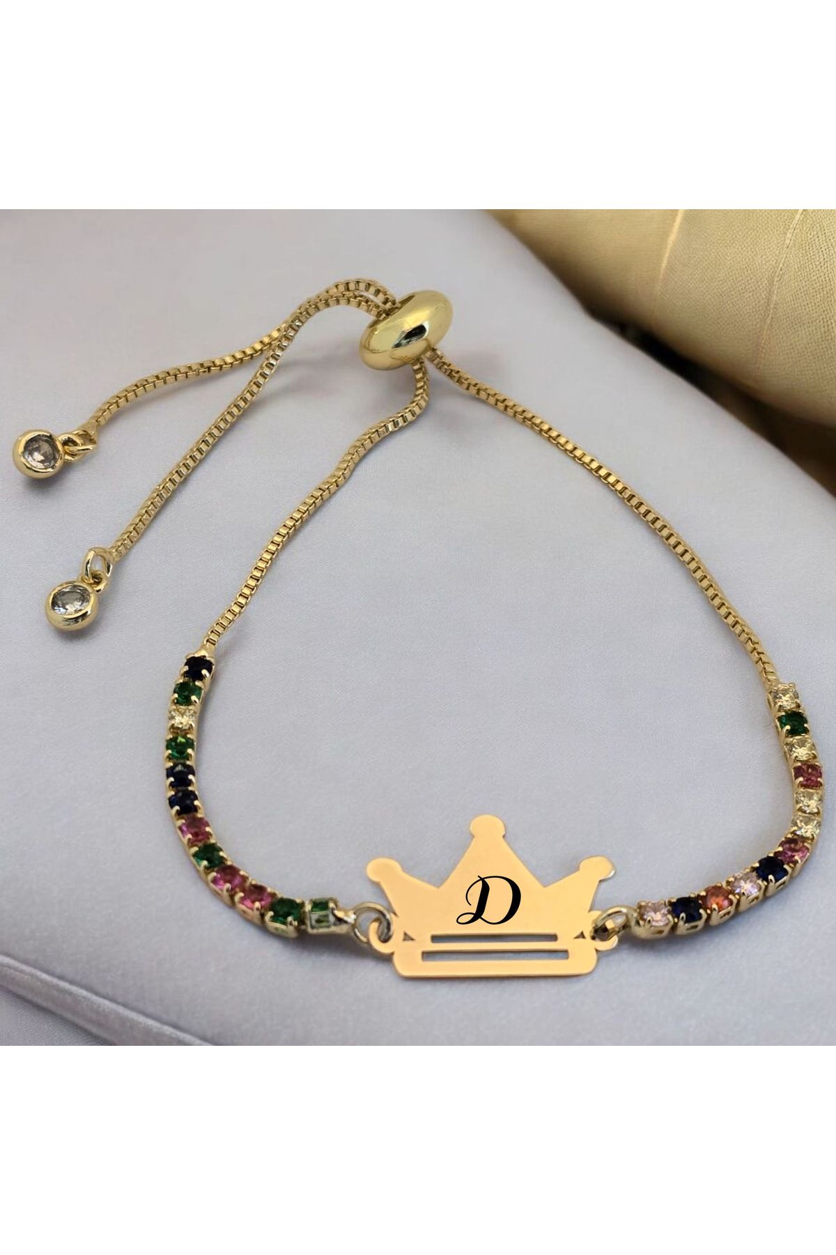 ARCHINO GOLD D Harfine Özel Taç Motifli 14 Ayar Altın Plakalı Renkli Taş Desenli Hediye Bileklik-489harf