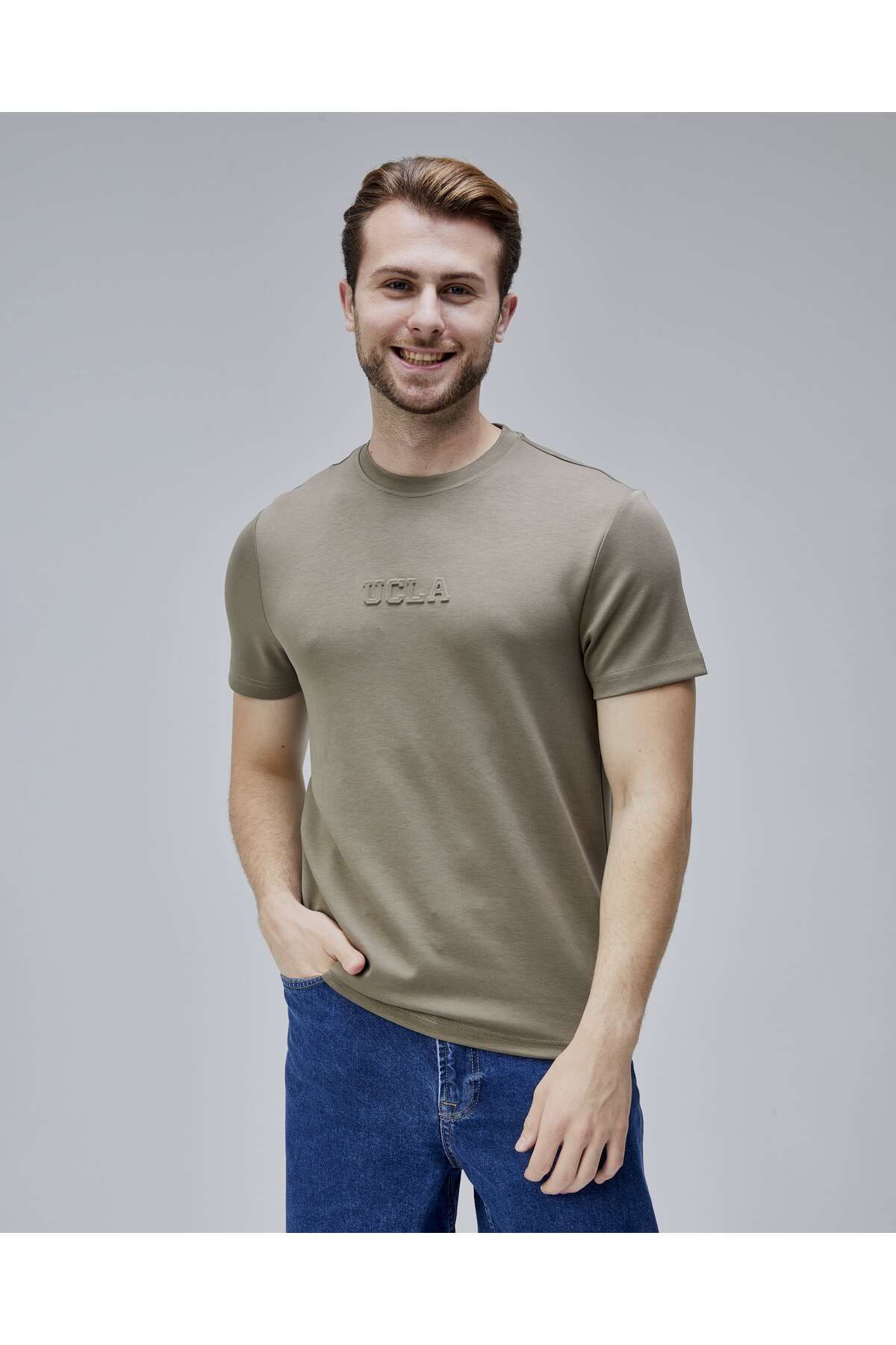 UCLA CANARY Haki Bisiklet Yaka Gofre Baskılı Standard Fit Erkek Tshirt