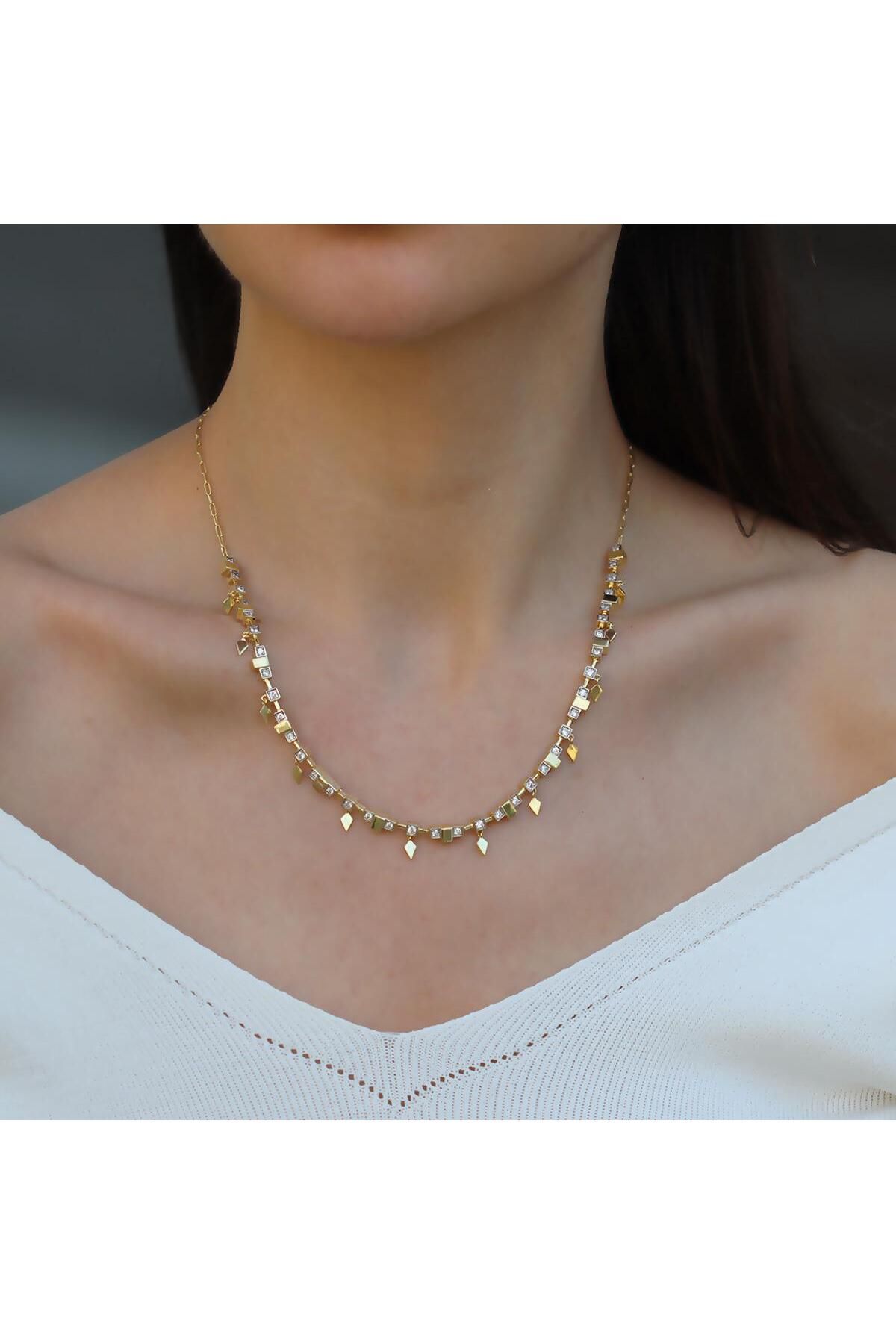 Necati Gün Zirkon Taşlı Küp Trend Gold Gümüş Kolye