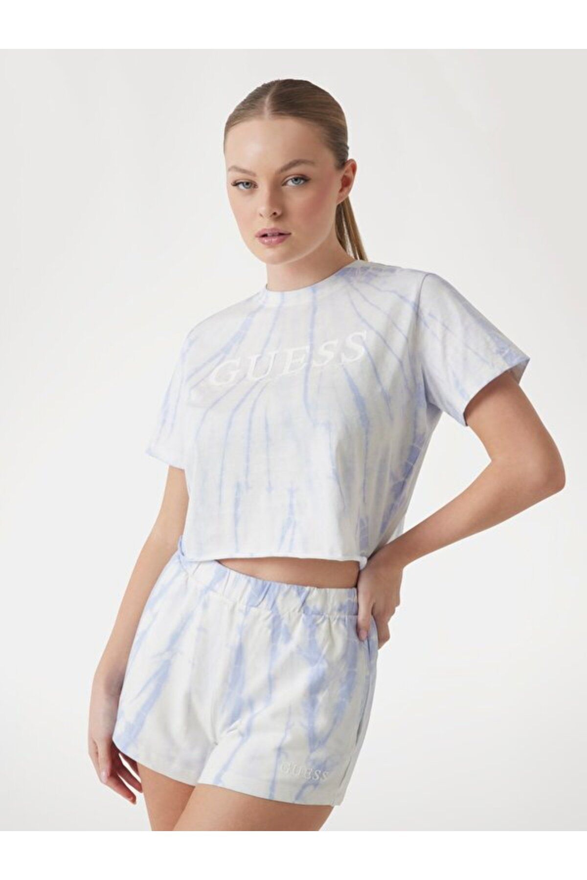 Guess Genziana Kadın Aktif Boxy Fit T-Shirt