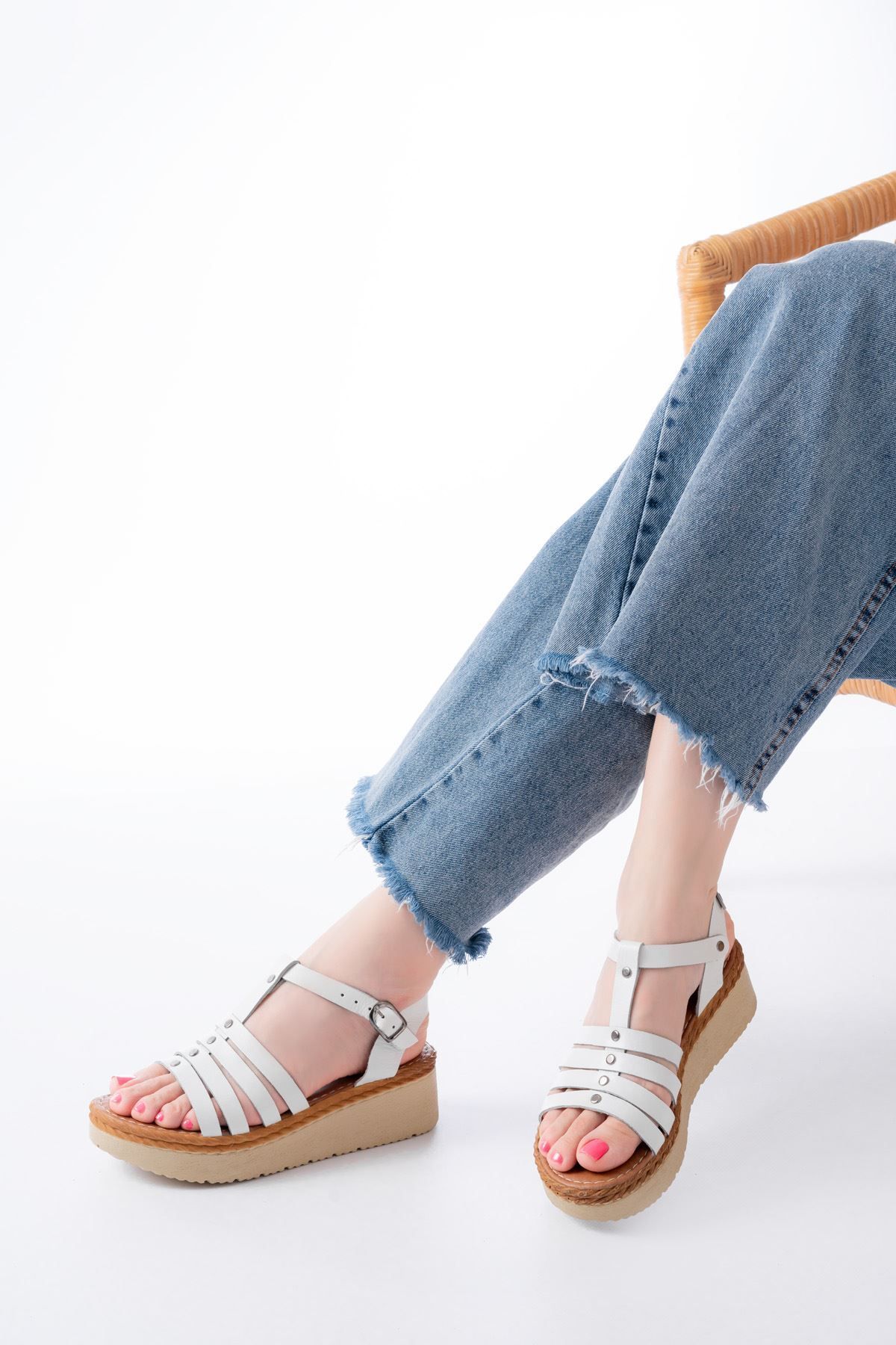 infon shoes creation 730-142 Beyaz Hakiki Deri Ortopedik Taban Kadın Sandalet