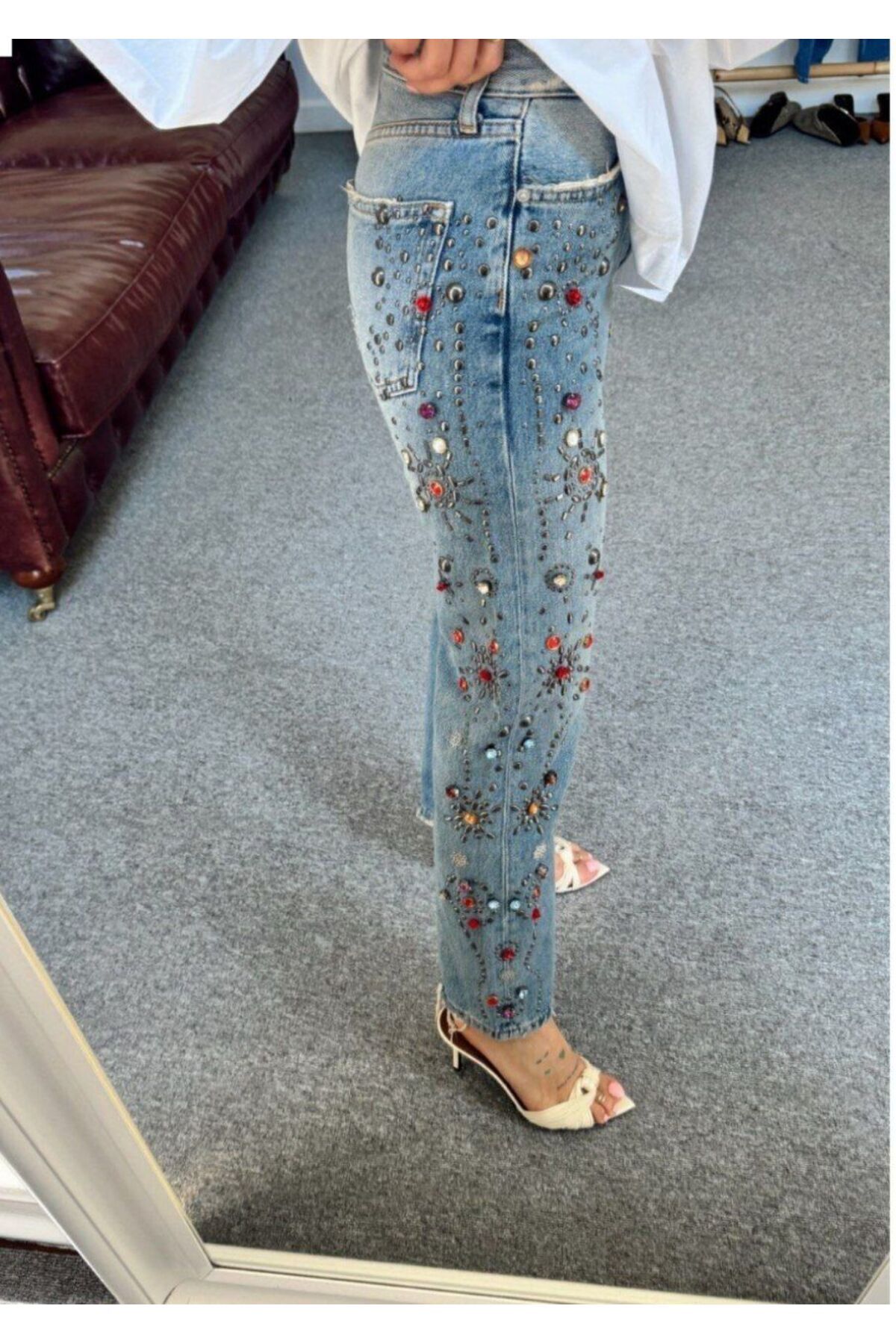 TAŞ İŞLEMELİ JEAN