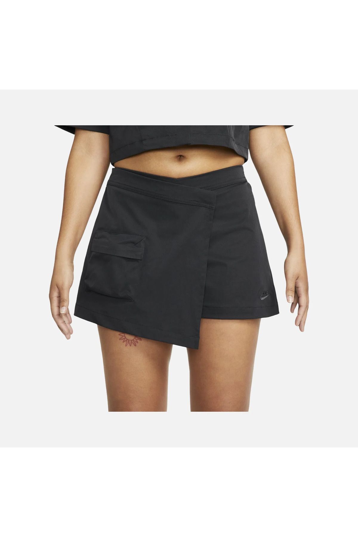 Nike Sportswear Tech Pack Dri-Fit High-Waisted Kadın Şort Etek