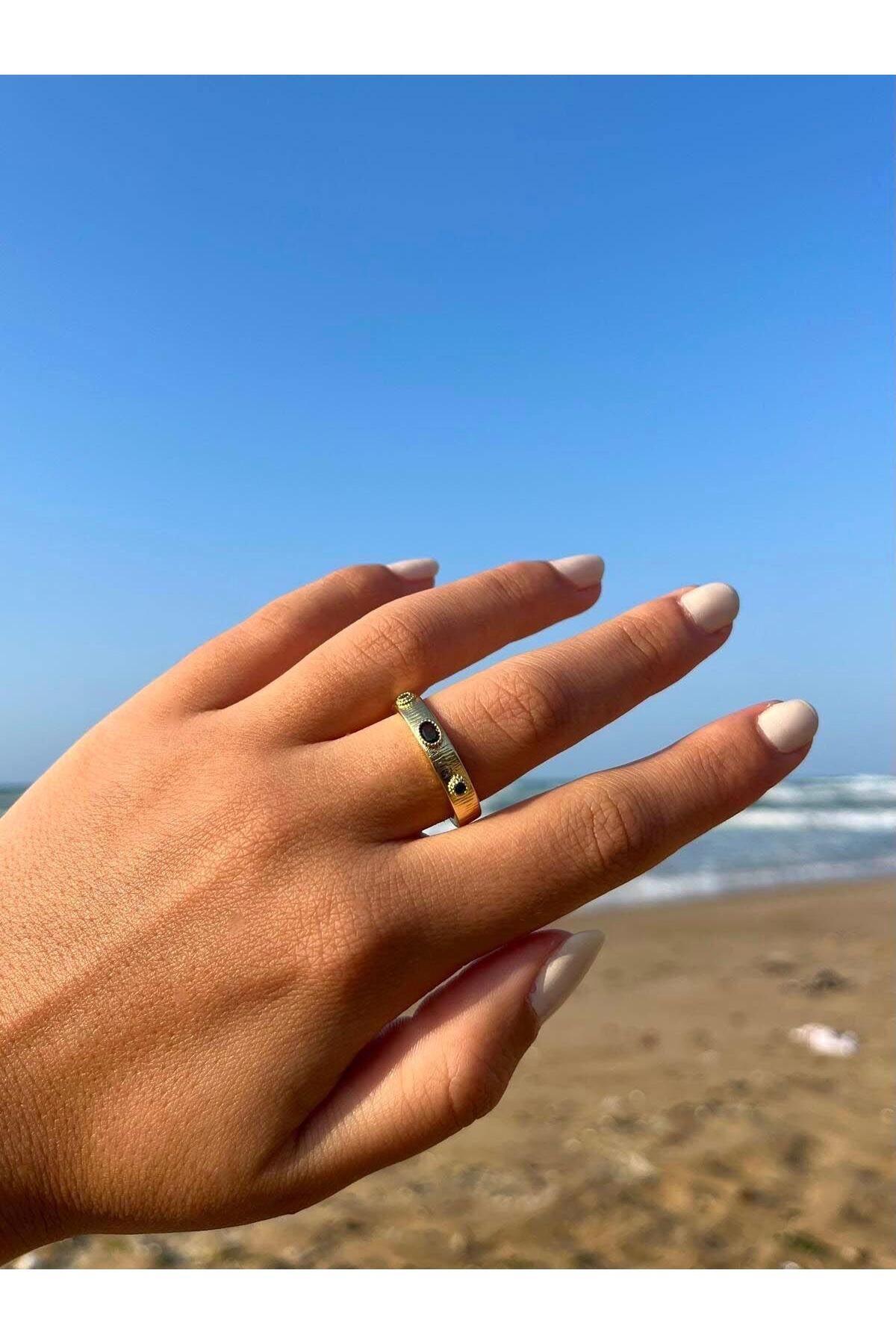 Zerys Jewelry Küçük Yeşil Taşlı Gold Ayarlanabilir Yüzük